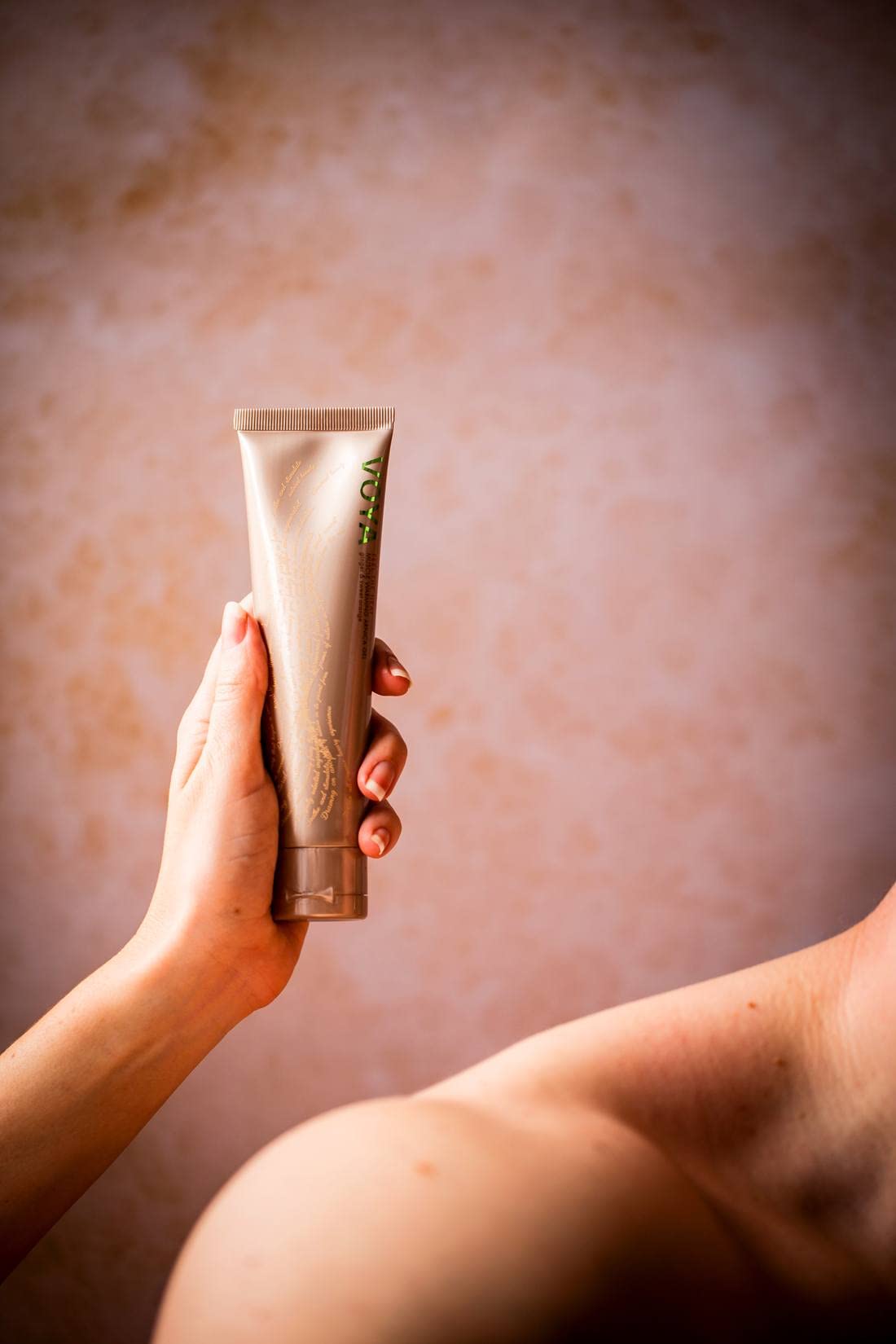 VOYA Feel The Heat Body Warming Gel - Organic Ginger & Sweet Orange Infusion (100ml) | Muscle Relief & Winter Warmth Solution for Spa & Home Use