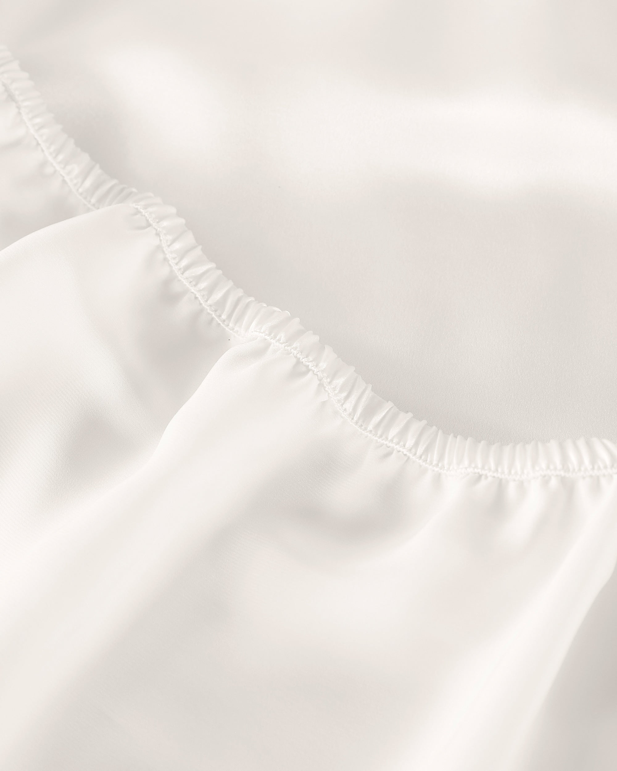 22 MM Premium Silk Fitted Sheet - Queen Size, Deep Pocket, Breathable & Hypoallergenic - Perfect for Luxury Bedding, Hot Sleepers & Allergy Relief