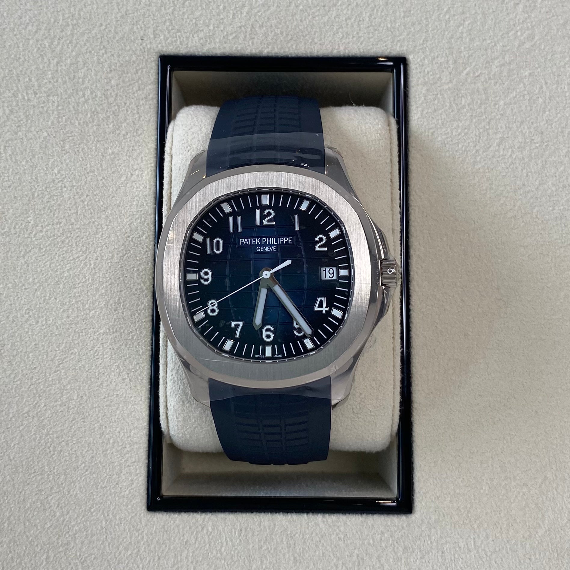 Patek Philippe Aquanaut 5168G-001 18K White Gold Luxury Men's Watch - Perfect for Business Meetings & Special Occasions