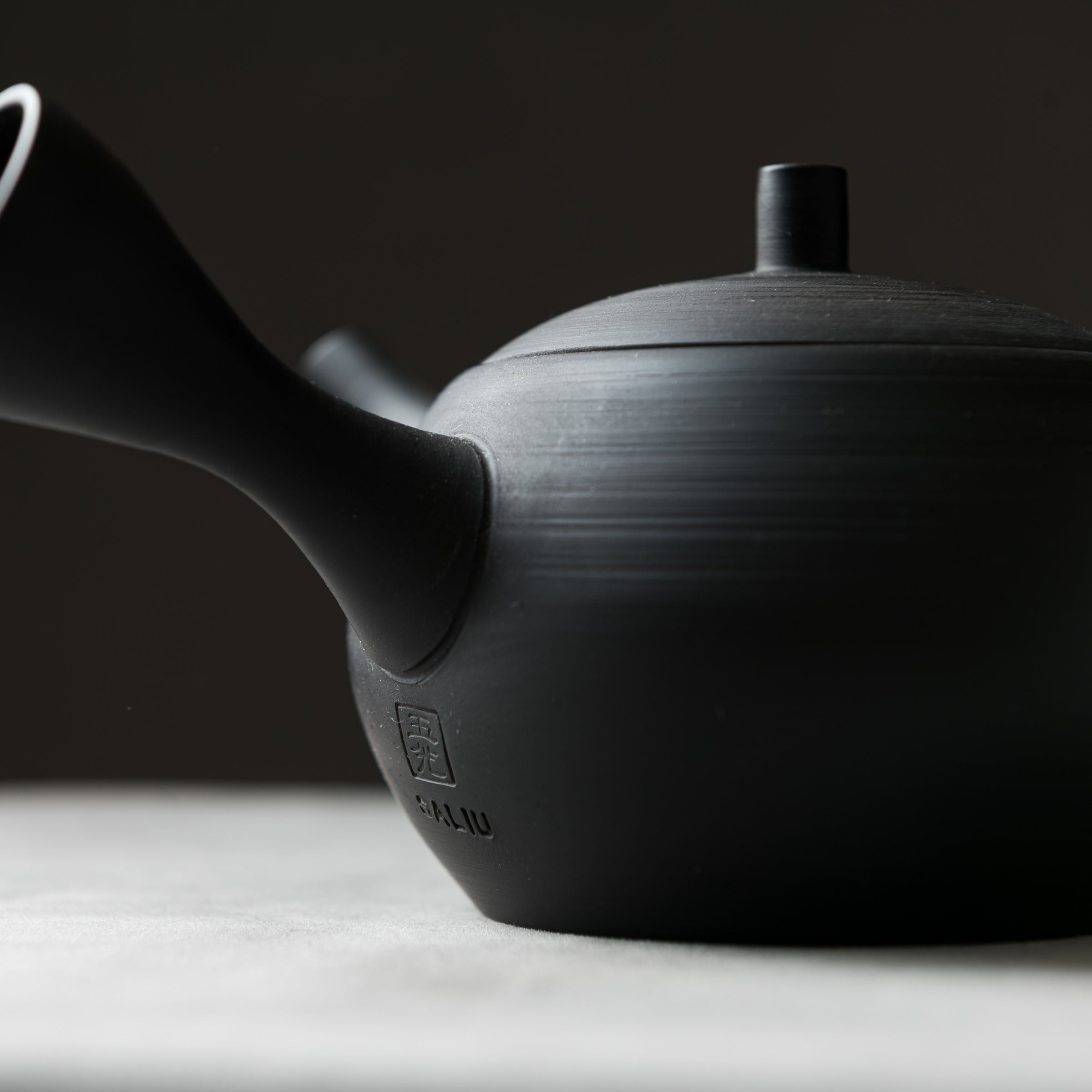 Premium Ryo Ceramic Teapot - Elegant Japanese Style Teapot with Stainless Steel Infuser, Perfect for Loose Leaf Tea, Green Tea, Herbal Tea - Ideal for Home, Office, Tea Ceremonies & Gifts