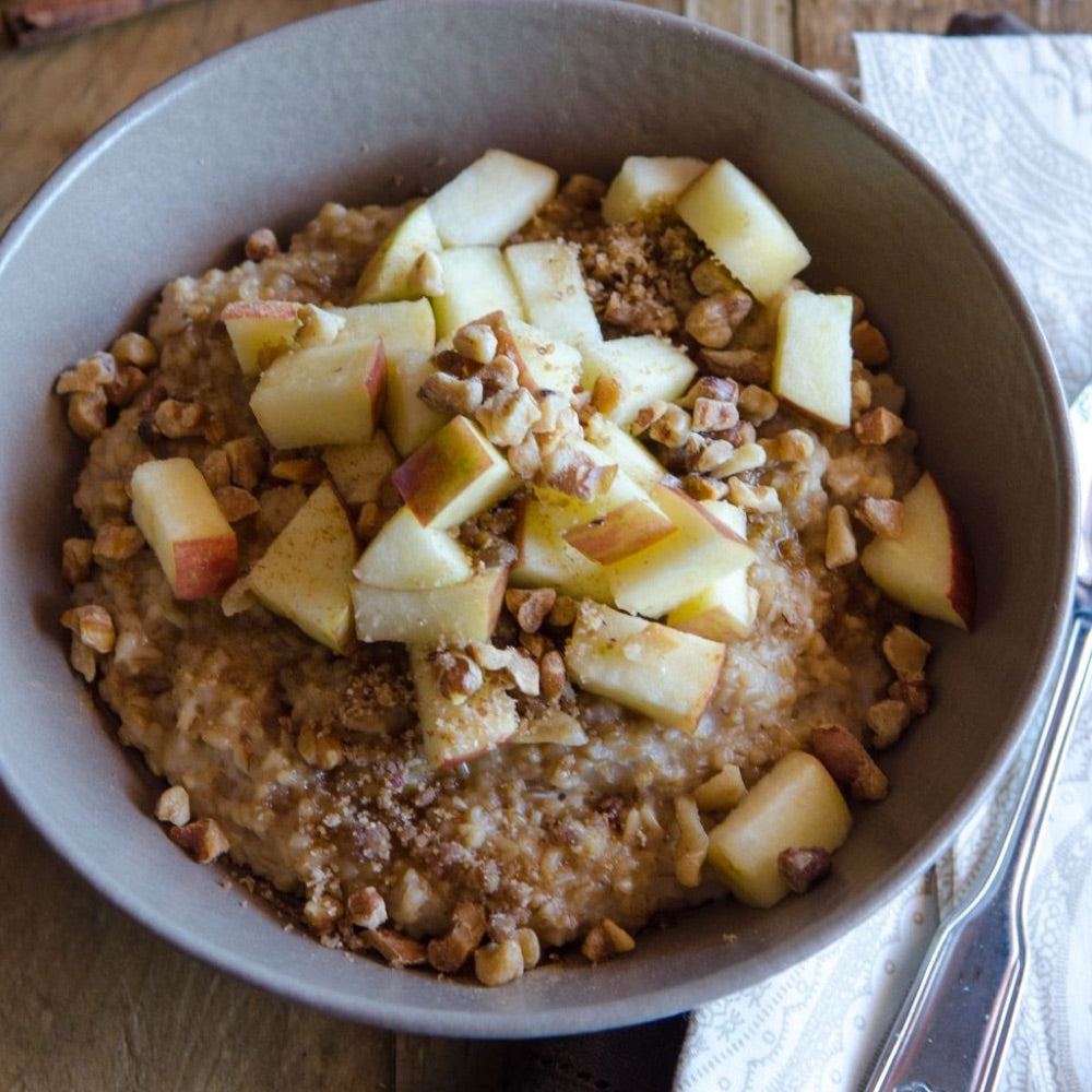 Bob's Red Mill Steel Cut Oats - 100% Whole Grain, Gluten Free, Non-GMO, 24oz (680g) - Perfect for Healthy Breakfast, Baking & Overnight Oats