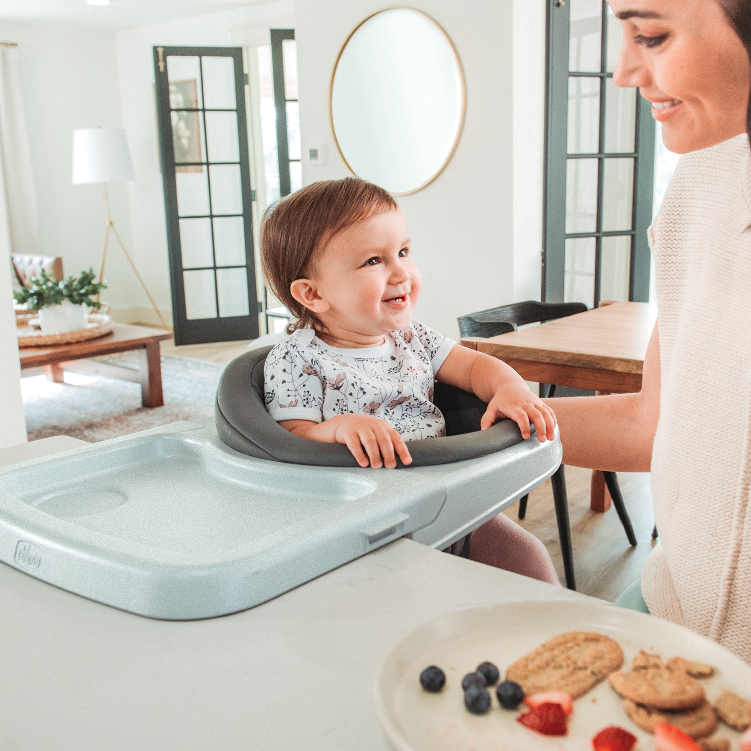 Chicco FastLock 360 Hook On Chair - Portable Baby High Chair for Dining Table - Safe & Easy to Install - Perfect for Home, Restaurants & Travel