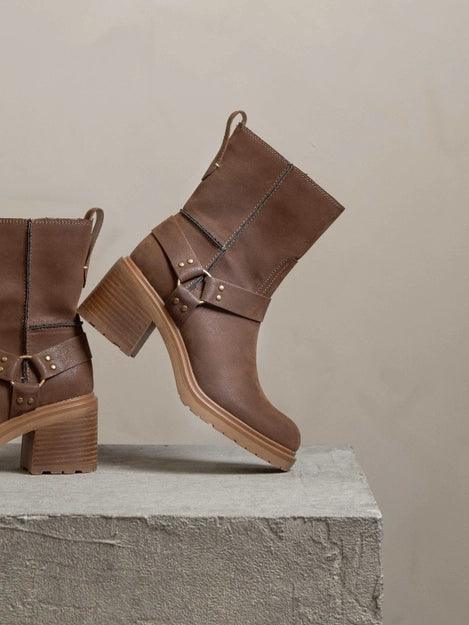Stylish Moto Brown Ankle Boots for Women - Fashionable Leather Motorcycle Boots with Chunky Heel - Perfect for Riding, Casual Outfits & Fall/Winter Fashion