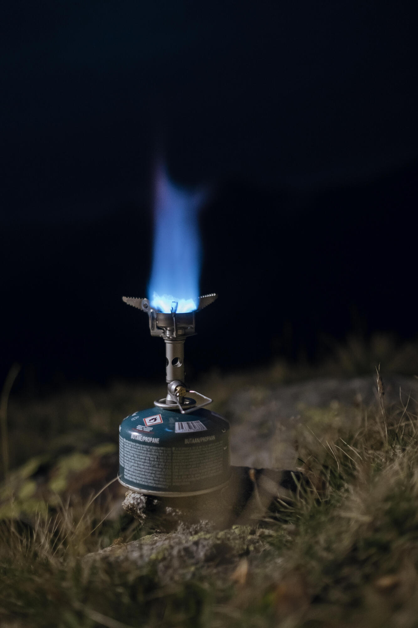 Forclaz MT900 Ultralight Backpacking Stove - Compact Camping Stove for Hiking, Backpacking & Outdoor Adventures - Perfect for Solo Travelers & Backpackers