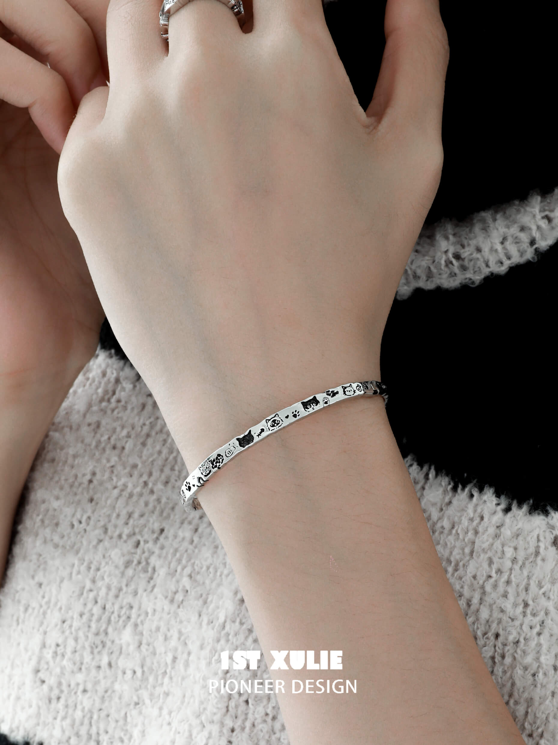 Graffiti Kitten S925 Sterling Silver Bracelet for Women - Dainty Adjustable Cat Charm Bracelet - Perfect Gift for Cat Lovers, Birthday, Anniversary - Ideal for Casual Wear, Date Night & Everyday Jewelry