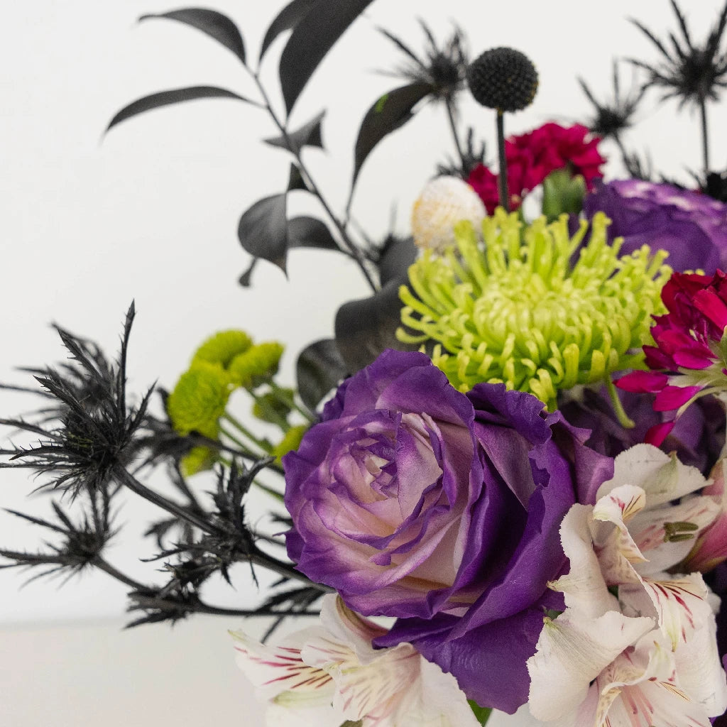 Beetlejuice Halloween DIY Flower Kit - Spooky Floral Arrangement for Halloween Decor, Party Centerpieces & DIY Crafts