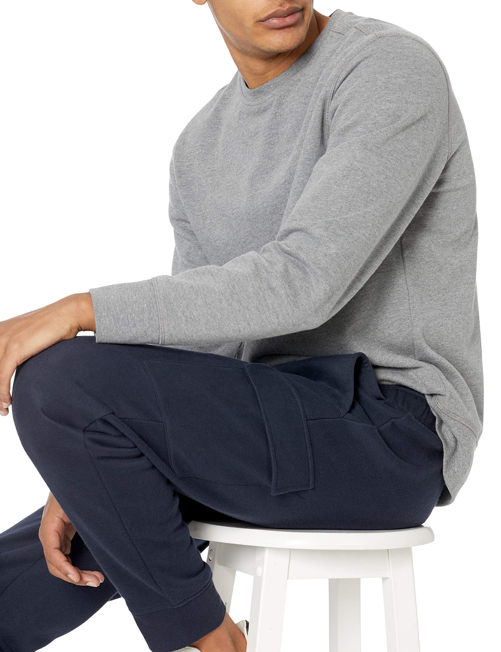 Amazon Essentials Men's Fleece Cargo Jogger Sweatpants - Comfortable Casual Workout Pants for Gym, Lounge & Outdoor Activities