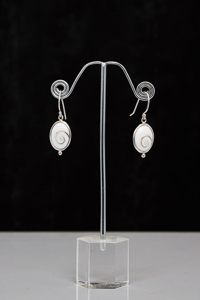 Round Shell Earrings for Women - Handmade Boho Beach Jewelry - Perfect for Summer Vacations, Weddings & Boho Fashion