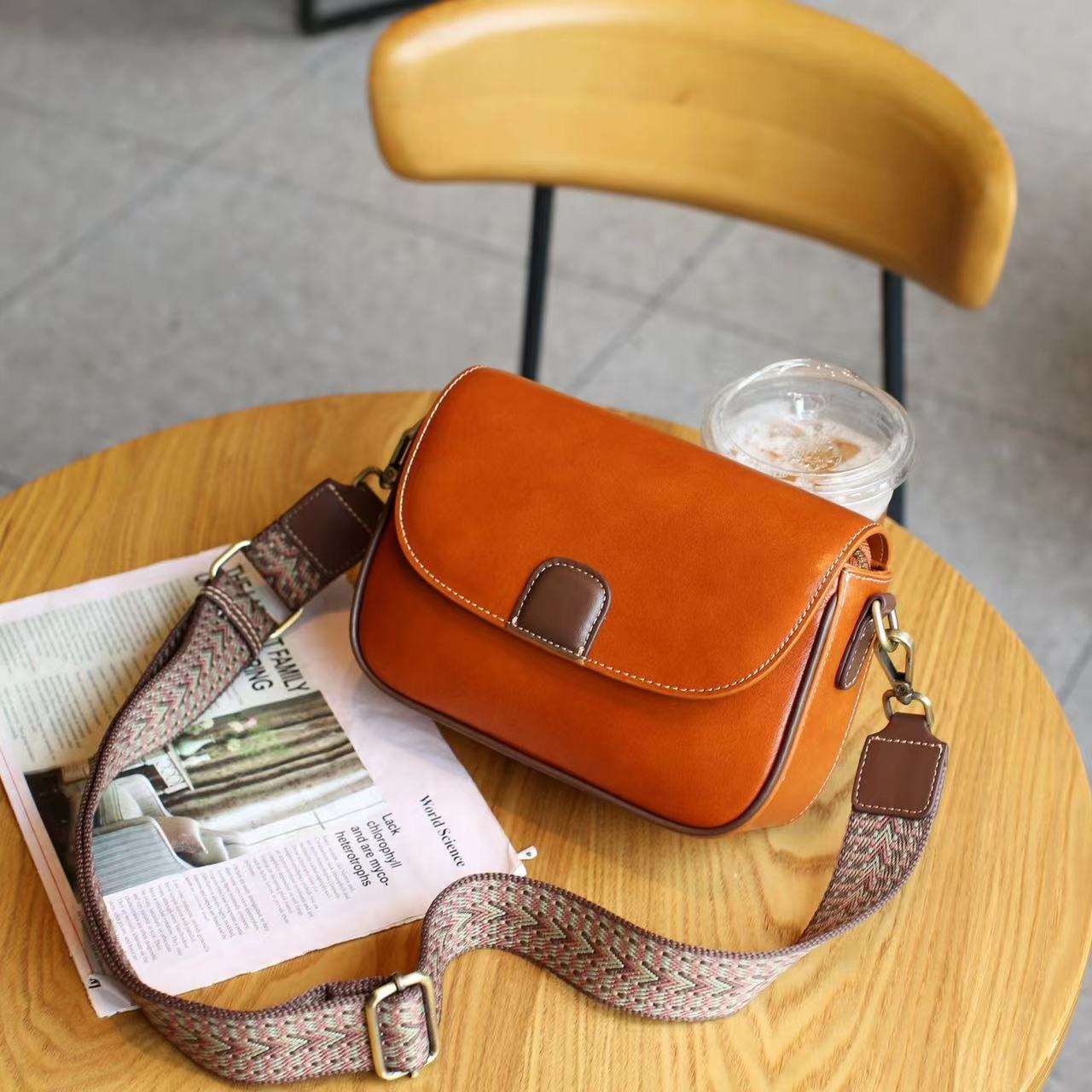 Stylish Compact Leather Crossbody Purse for Women - Fashionable Small Shoulder Bag with Adjustable Strap - Perfect for Travel, Shopping & Everyday Use