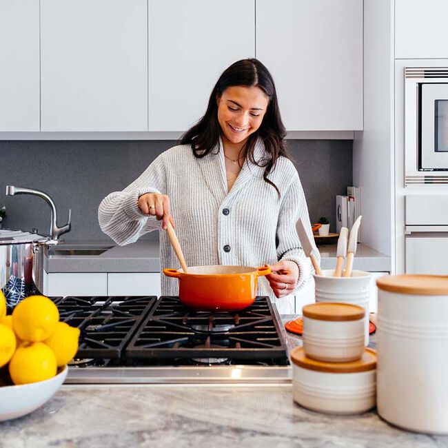 Le Creuset 5.3 Quart Round Dutch Oven - Enameled Cast Iron Casserole Pot with Lid, Oyster Color - Perfect for Braising, Stewing, Baking & Slow Cooking