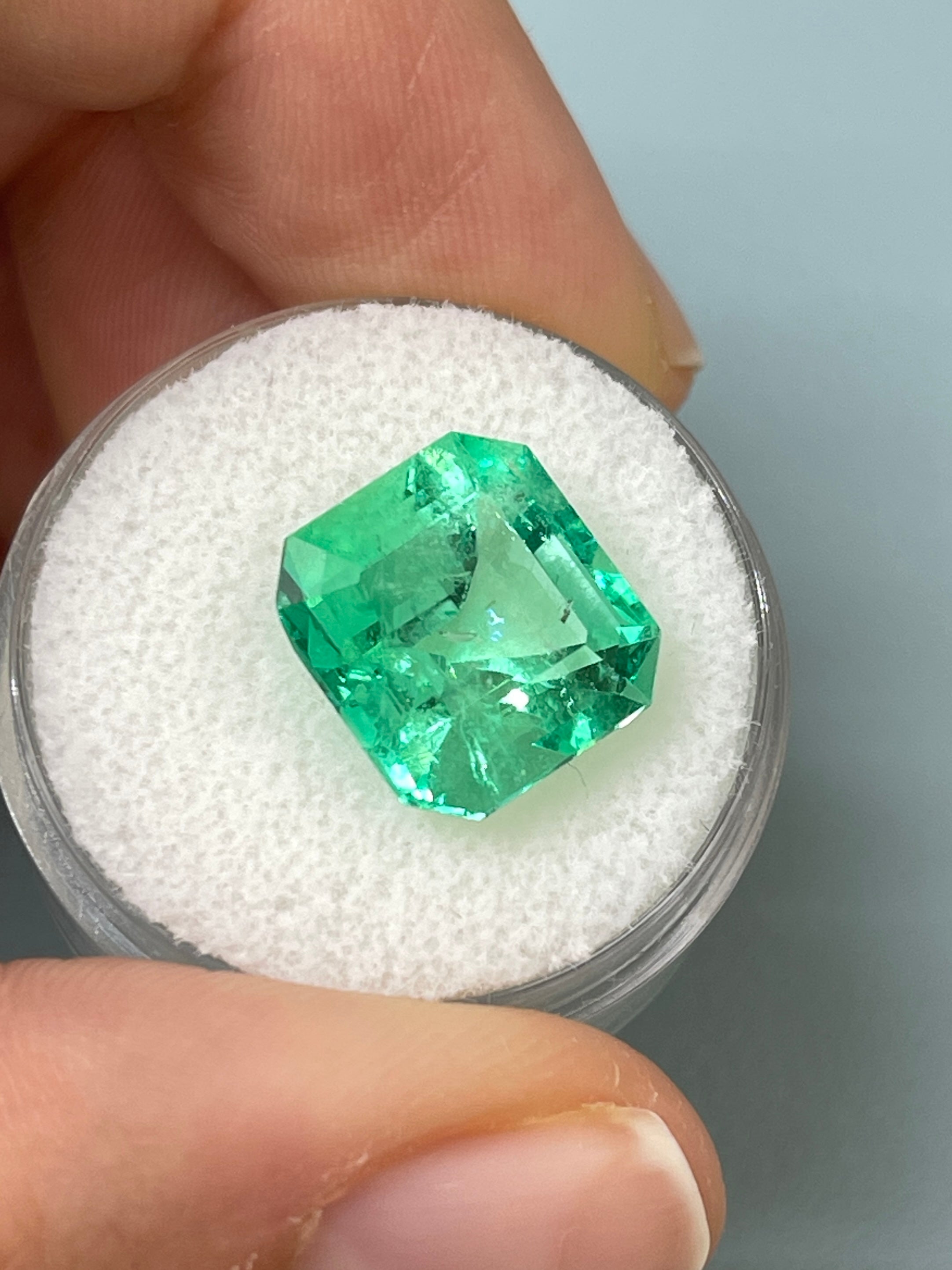 8.01 Carat Natural Colombian Emerald - Loose Asscher Cut Gemstone (12.5x11.5mm) - Vivid Green Color for Jewelry Making & Luxury Gifts