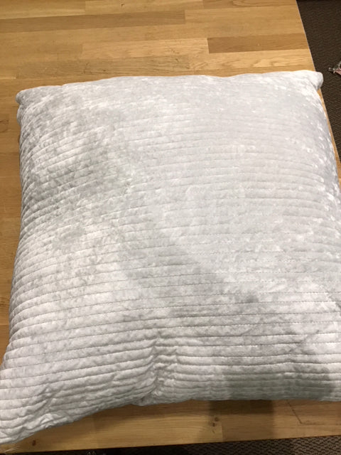 Luxury Grey Velvet Pillow - Soft & Plush Decorative Throw Pillow for Sofa, Bed, Couch - Home Decor & Living Room Accent (Set of 1)