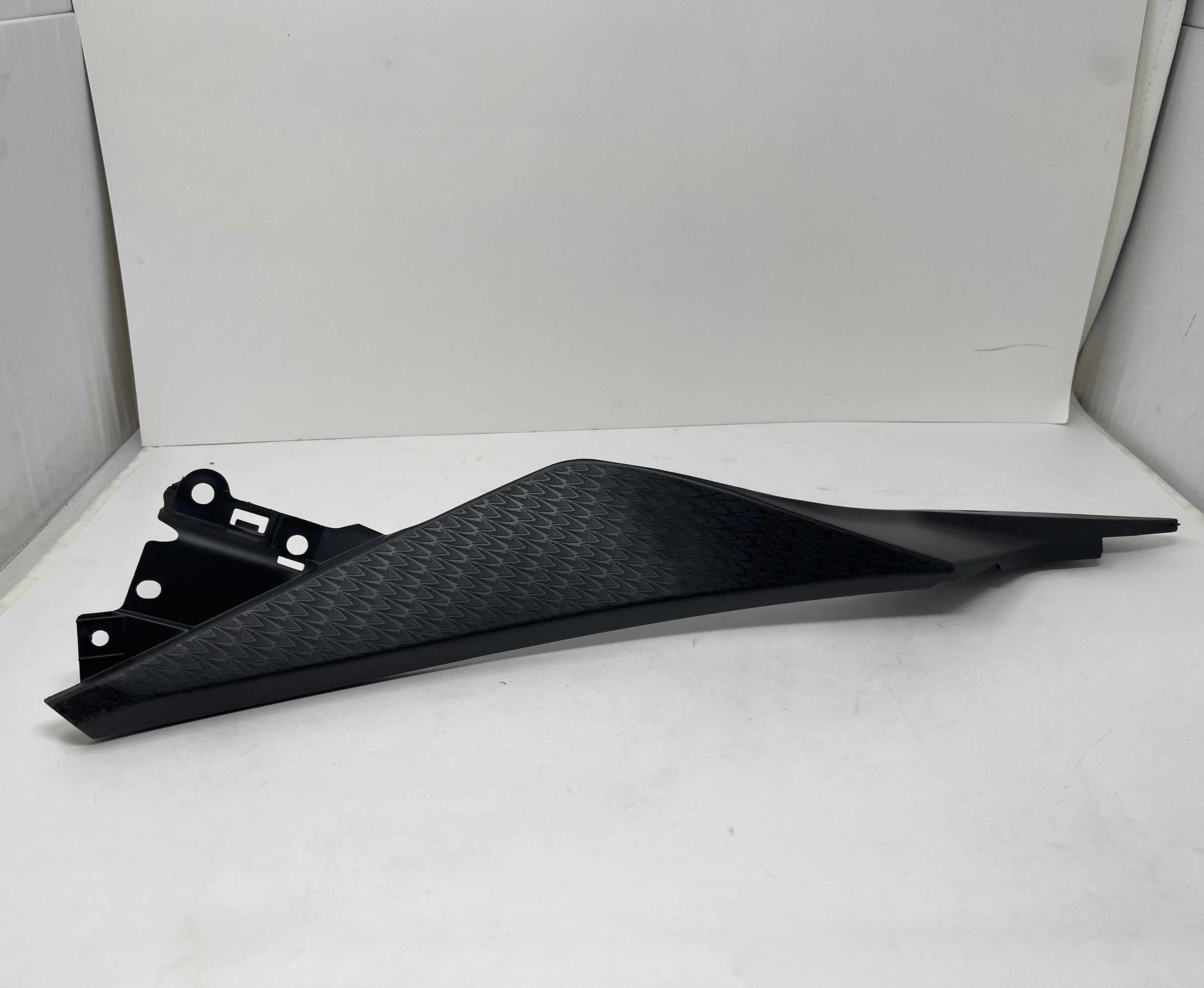 X22GT 250cc Automatic Motorcycle Right Side Fuel Tank Cover Panel (YY350 6E 2200121) - Replacement Part for Off-Road & Street Riding Adventures