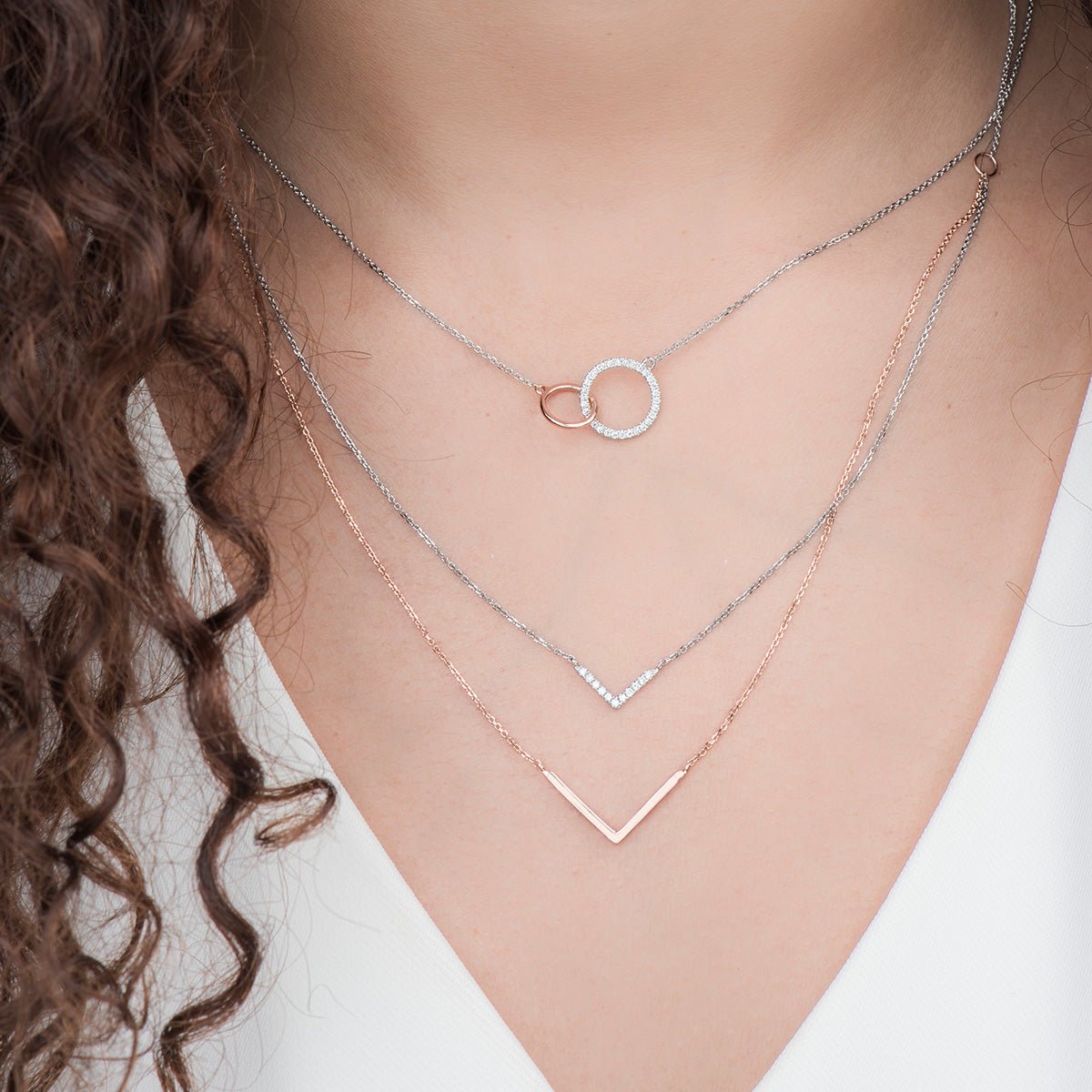14K Two-Tone White Gold & Rose Gold Interlocking Circles Diamond Necklace - Perfect for Anniversaries, Weddings, and Special Occasions