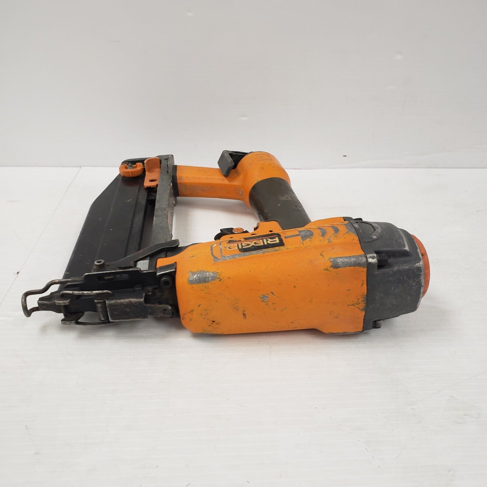 Ridgid R250SFA 18-Gauge 2-Inch Brad Nailer - Pneumatic Finish Nail Gun for Woodworking, Trim & Carpentry Projects - Perfect for DIY Home Improvement and Professional Construction Use