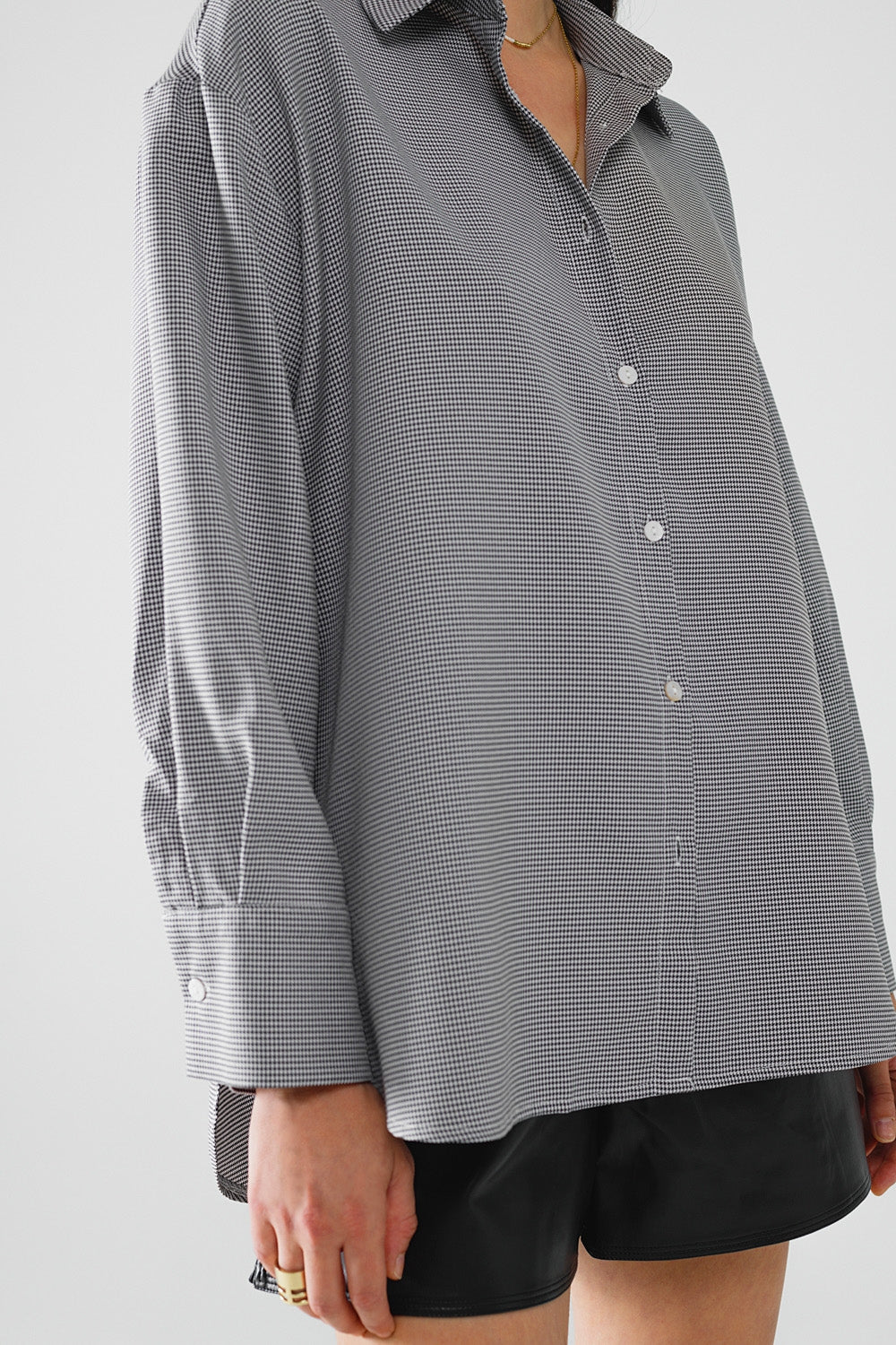 Oversize Checkered Shirt with Bow Tie in Black and White - Perfect for Casual Outfits, Layering & Stylish Everyday Wear