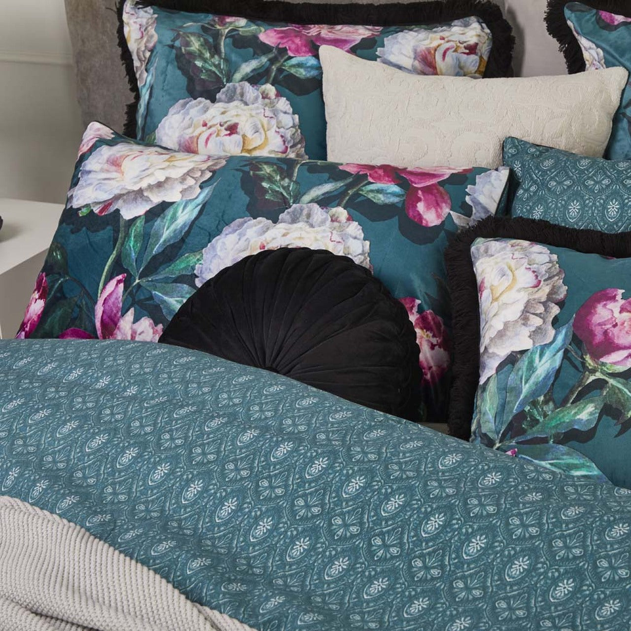 Elsa Jewel Quilt Cover Set - Luxury Bedding by Logan & Mason Platinum - Perfect for Master Bedroom, Guest Room & Hotel Decor