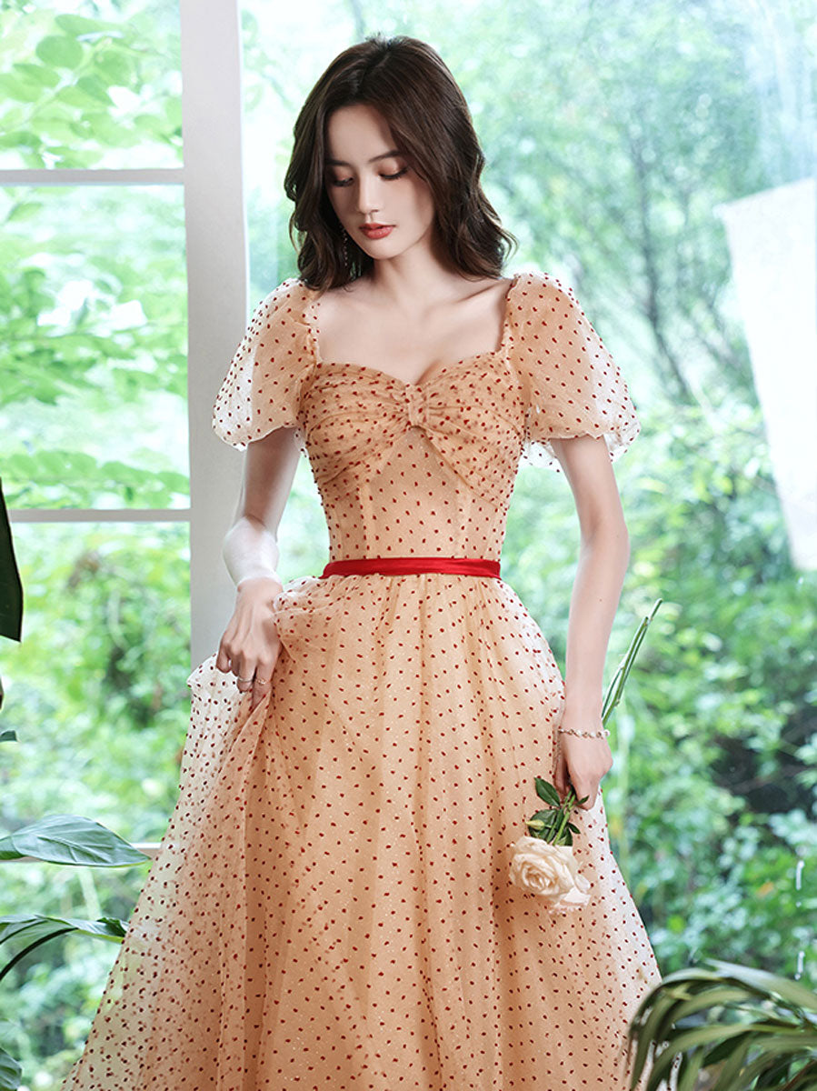 Elegant Sweetheart Neckline Champagne Tulle Prom Dress for Women | Formal Evening Gown for Homecoming, Wedding, and Special Occasions