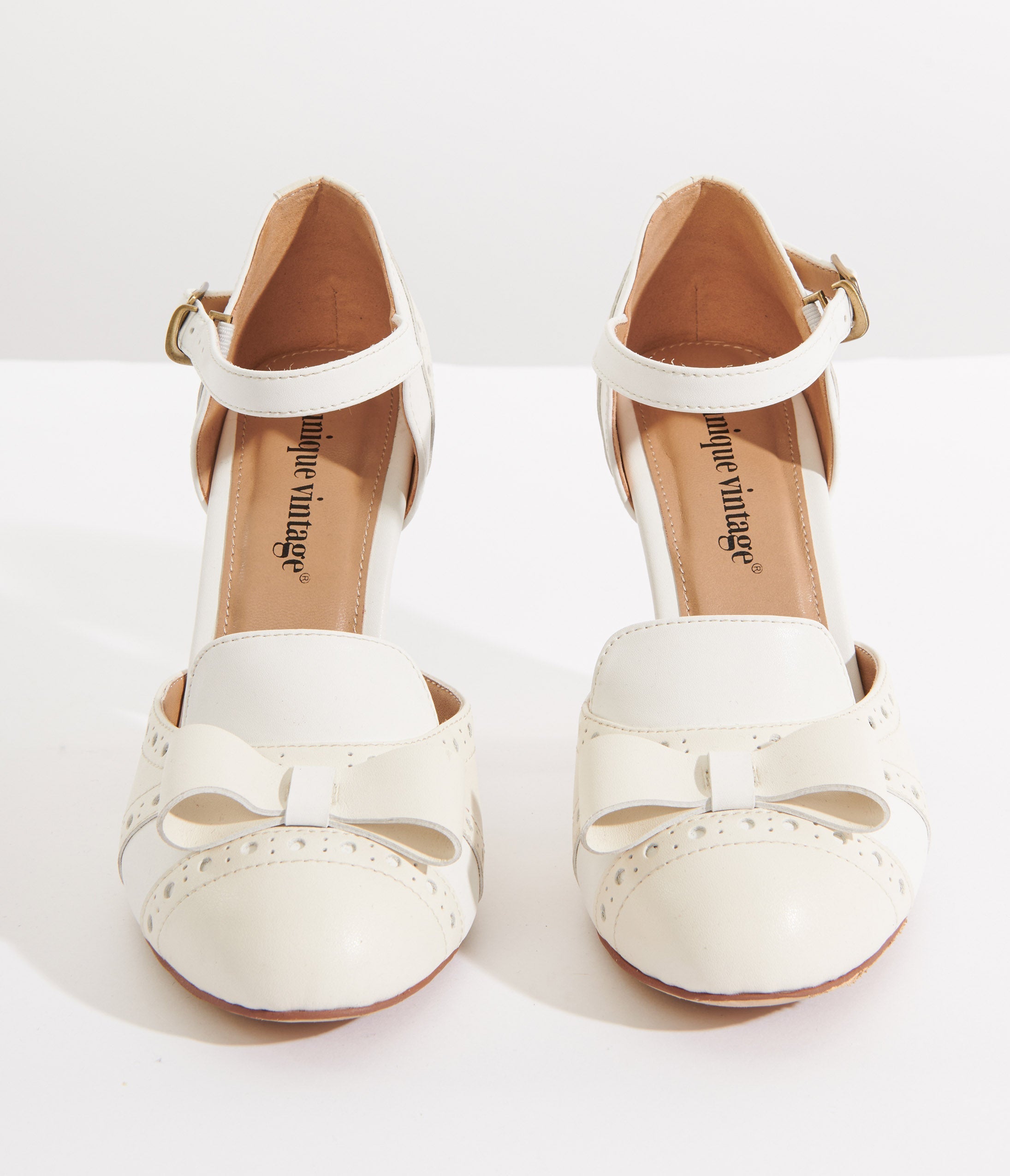Vintage 1920s Beige & Cream Bow Heels - Retro Flapper Shoes for Women, Roaring 20s Costume Party, Gatsby Theme Wedding, Vintage Fashion Collection
