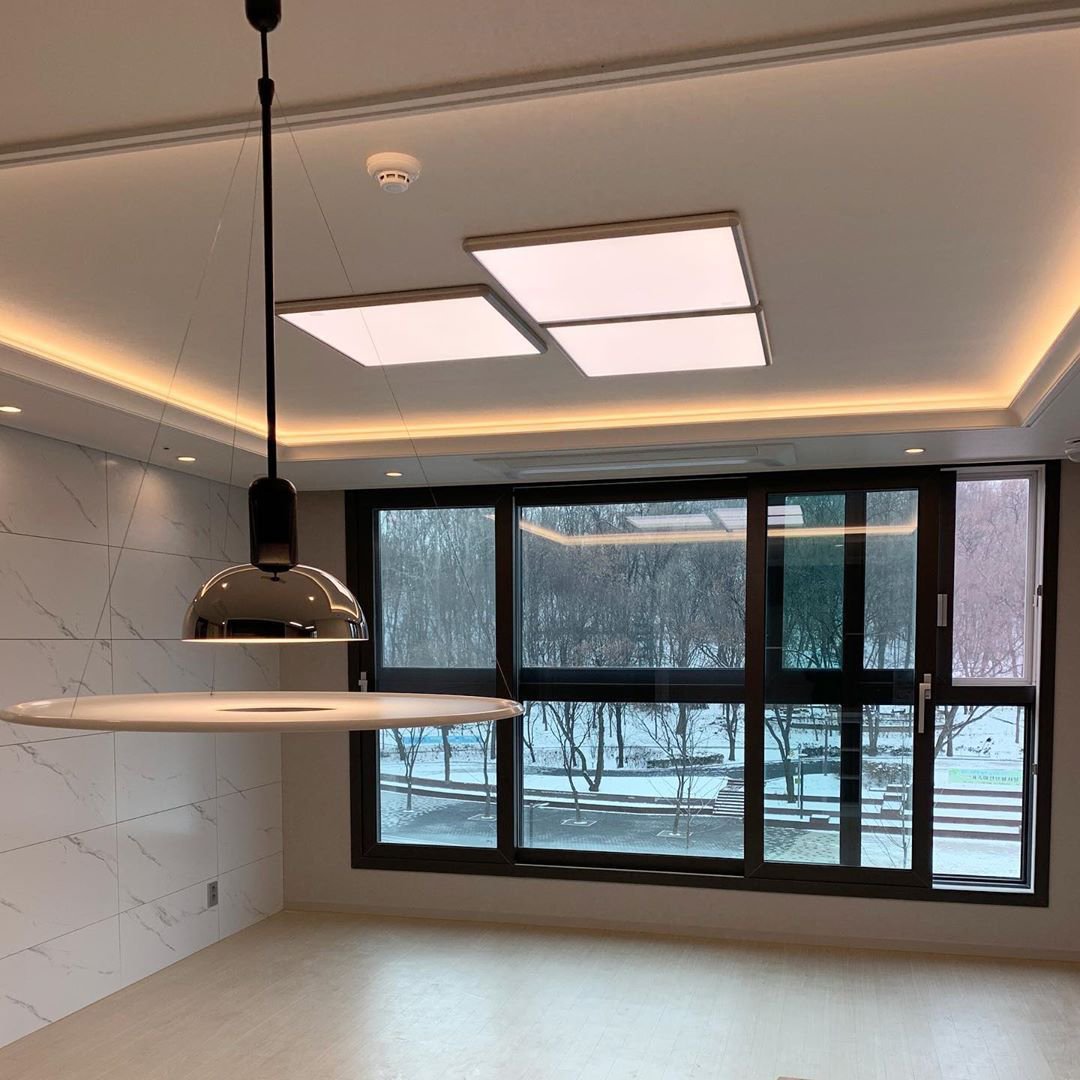 Modern Frisbee Pendant Light Fixture - Adjustable Hanging Chandelier for Dining Room, Kitchen Island & Bedroom - Stylish Industrial Ceiling Lighting Decor