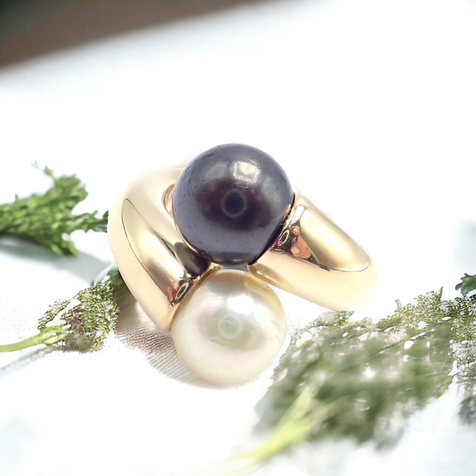 Authentic Cartier Toi Et Moi 18k Yellow Gold White Black Pearl Bypass Band Ring - Luxury Jewelry for Weddings, Anniversaries & Special Occasions