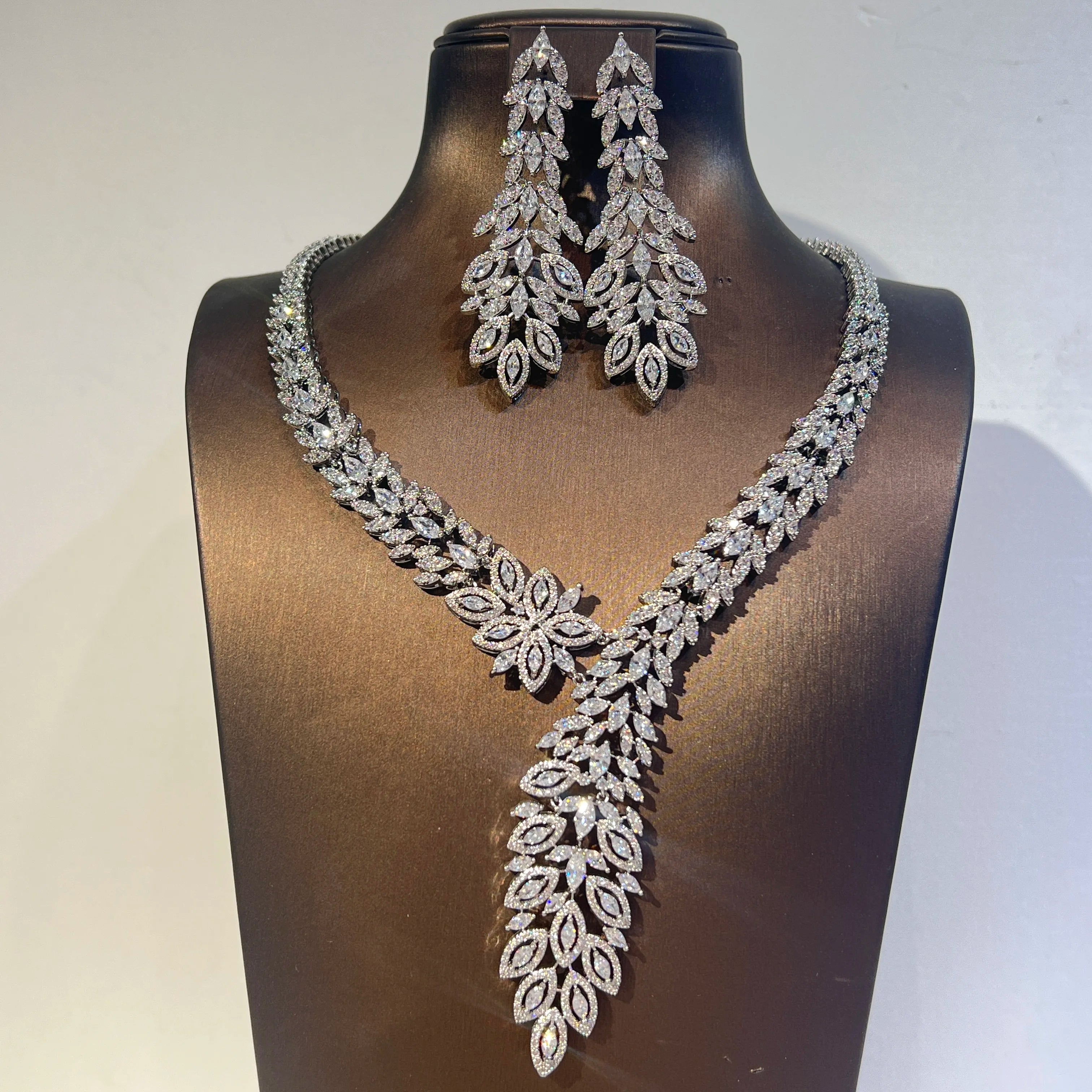 Luxury 2-Piece Feather Crystal Cubic Zirconia Wedding Necklace Set for Women - Elegant Bridal Jewelry for Weddings, Anniversaries & Special Occasions