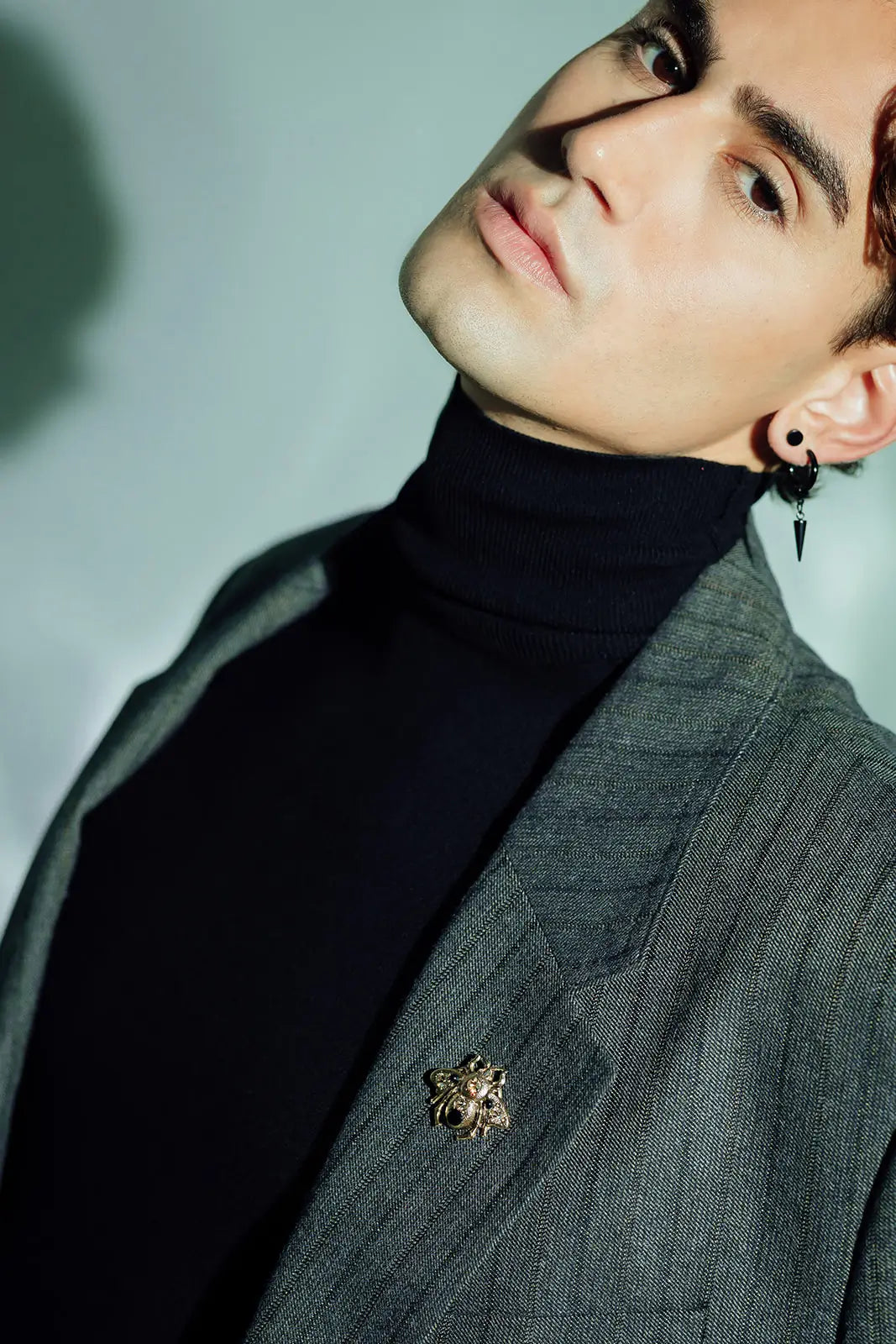 Stylish Dionysus Lapel Pin - Elegant Brooch for Men & Women - Perfect for Suits, Blazers, Weddings & Formal Events