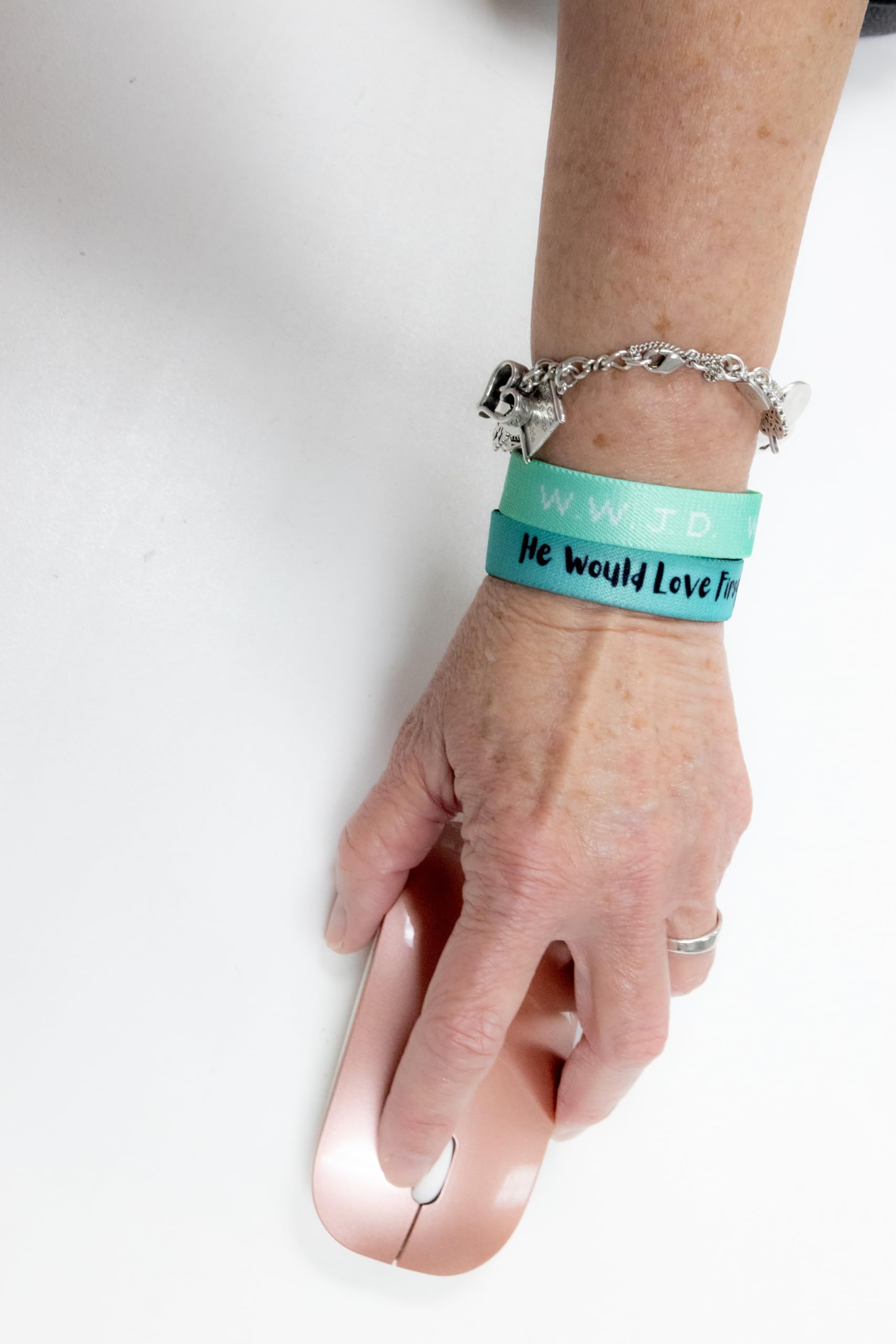 WWJD Bracelets - Stretchable Elastic Wristbands for Men & Women - Religious Christian Jewelry for Daily Wear, Church, Prayer & Inspirational Gifts