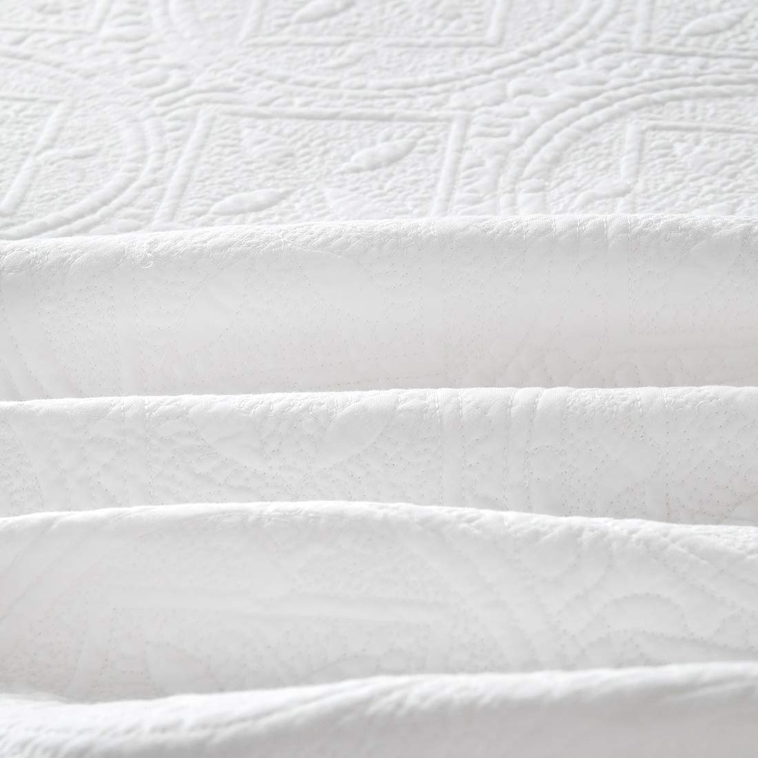 VCTOPS 3-Piece 100% Cotton Solid Quilt Set - Oversize Queen Embroidered Reversible Lightweight Quilted Coverlet Bedspread for All Seasons (White) - Perfect for Master Bedroom, Guest Room & Dorm Decor