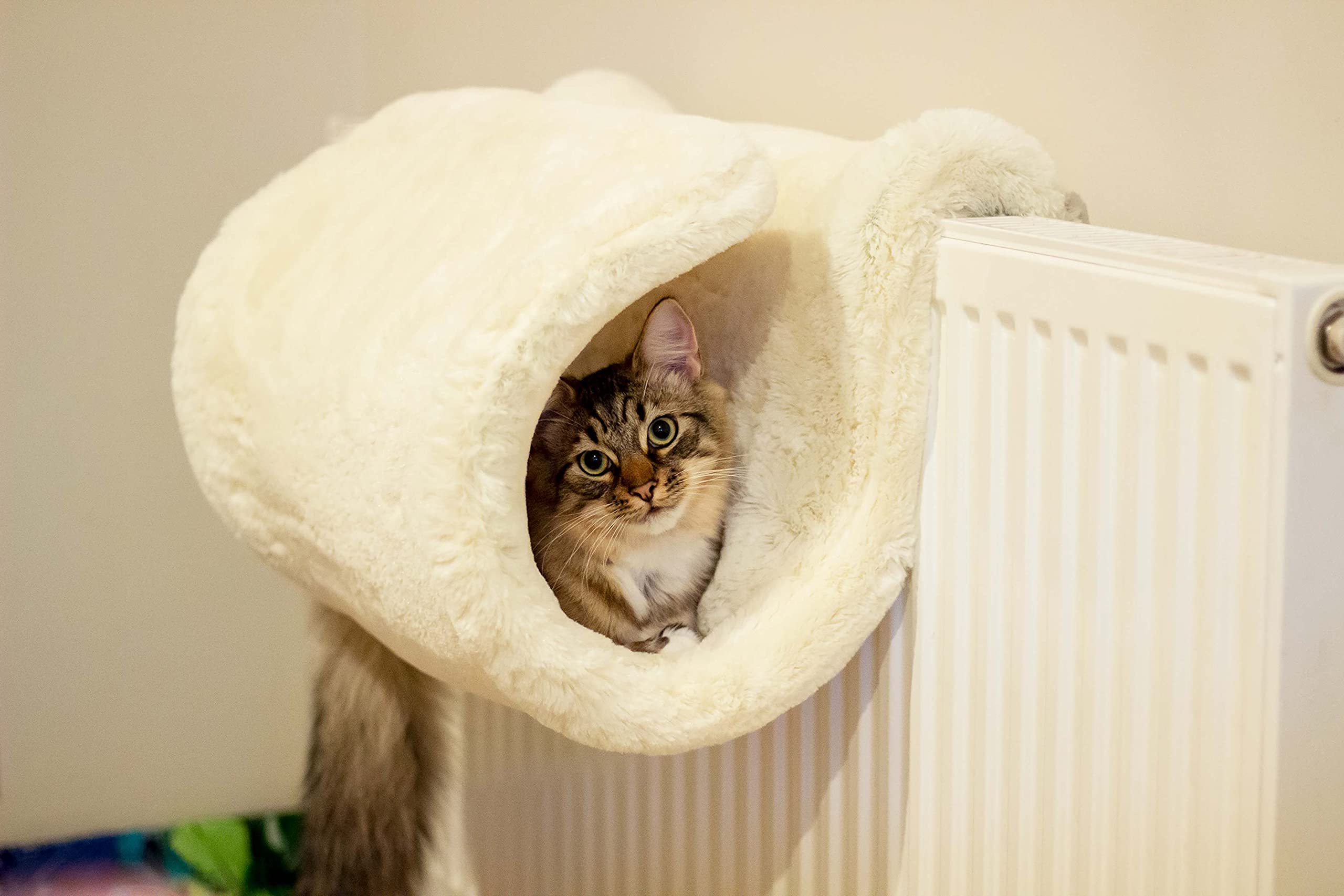 Premium Natural Sisal Cat Scratcher & Luxury Plush Cat Bed - Durable Scratching Post with Cozy Sleeping Spot for Indoor Cats, Perfect for Living Room or Bedroom