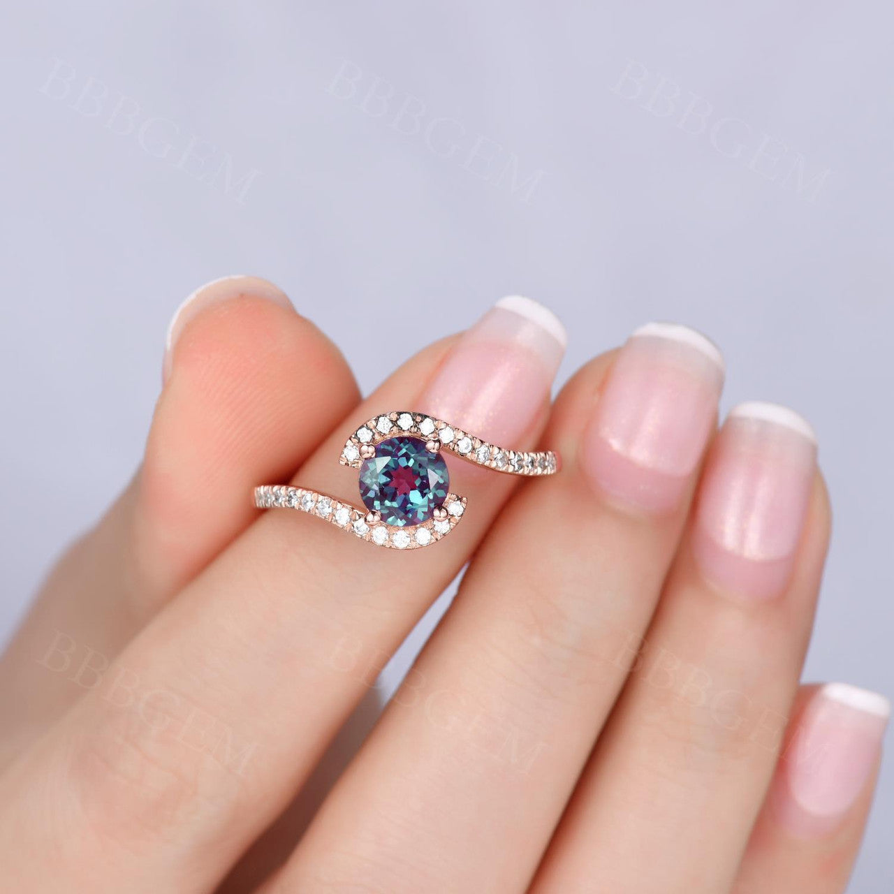 Exquisite 6.5mm Round Alexandrite Ring in 14K/18K Yellow Gold - Elegant Curved Design for Engagement, Anniversary & Special Occasions