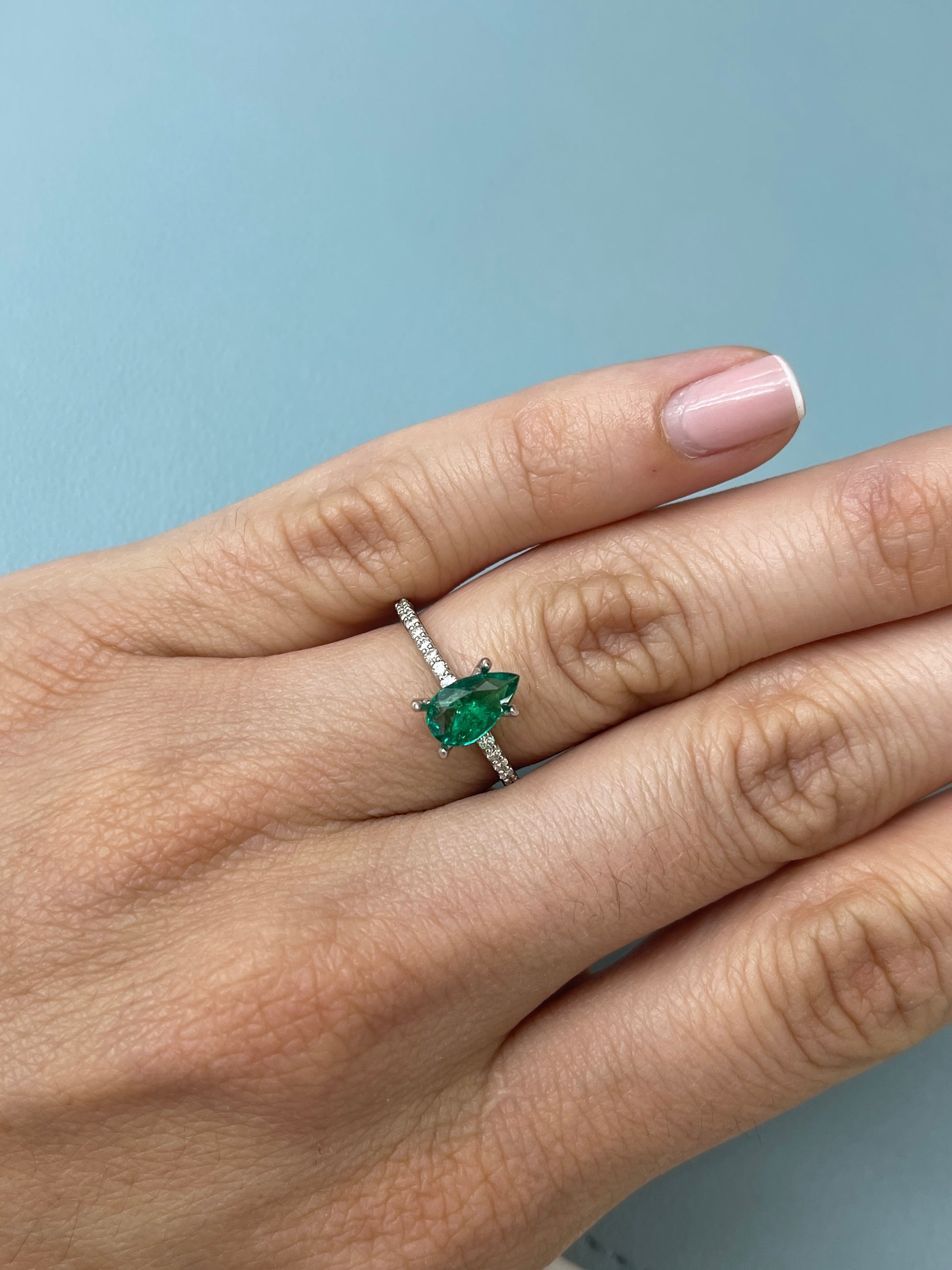 0.57 Carat 9x5mm Rich Green Natural Loose Colombian Emerald Pear Cut Gemstone for Jewelry Making, Engagement Rings & Luxury Gifts