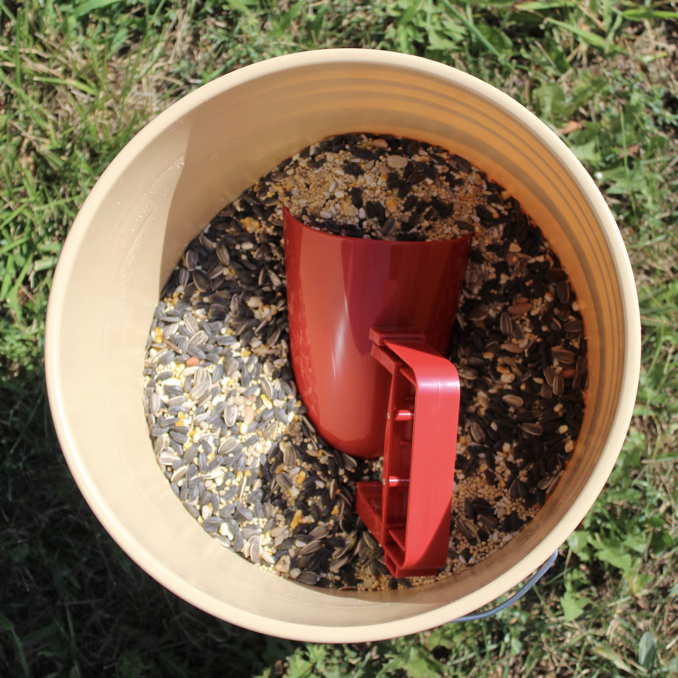 Bird Seed Scoop - 4 Cup Quick Release Plastic Scoop for Easy Bird Feeder Filling - Perfect for Wild Bird Feeding & Garden Use