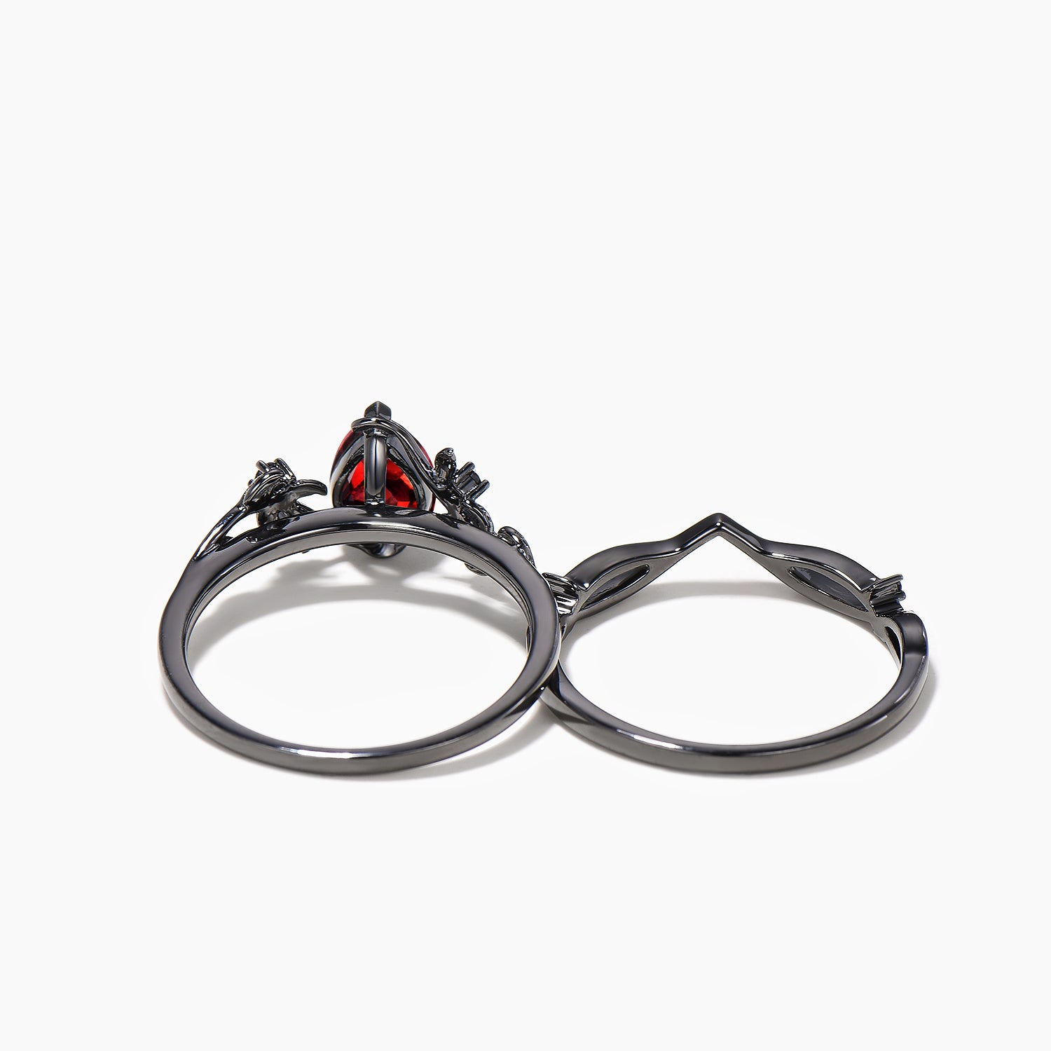 Exquisite Pear Cut Natural Garnet Engagement Ring in Black Gold - Vintage Inspired Bridal Set for Weddings, Anniversaries & Romantic Proposals