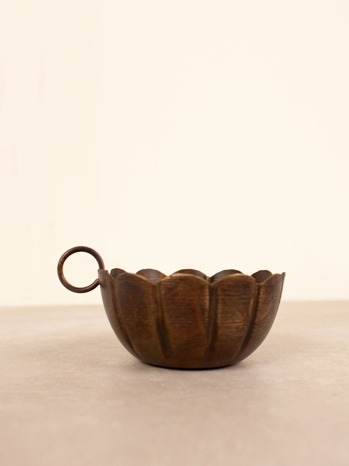 Elegant Scallop Candle Holder - Decorative Home Decor for Dining Table, Wedding Centerpiece & Romantic Ambiance