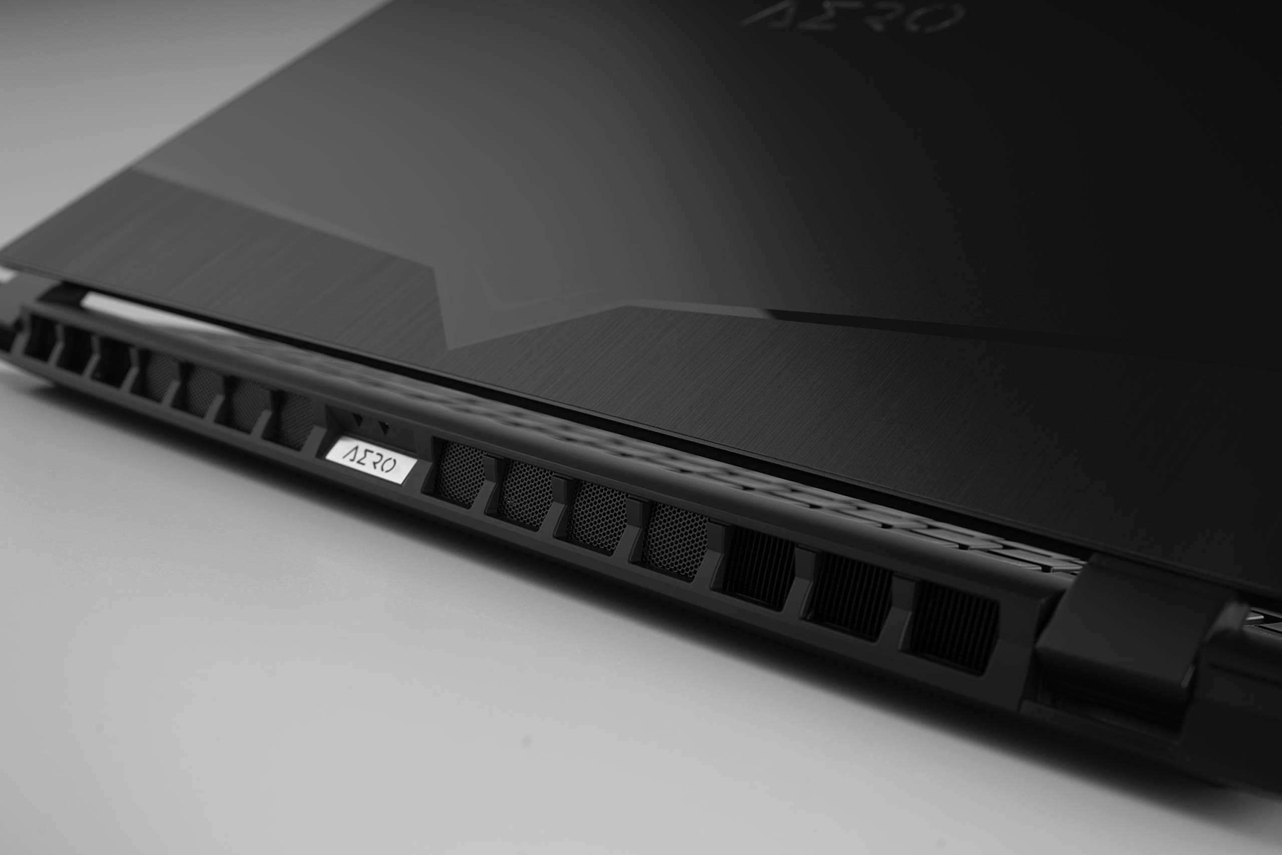 GIGABYTE AERO 17 SA Thin & Light Gaming Laptop - 17.3