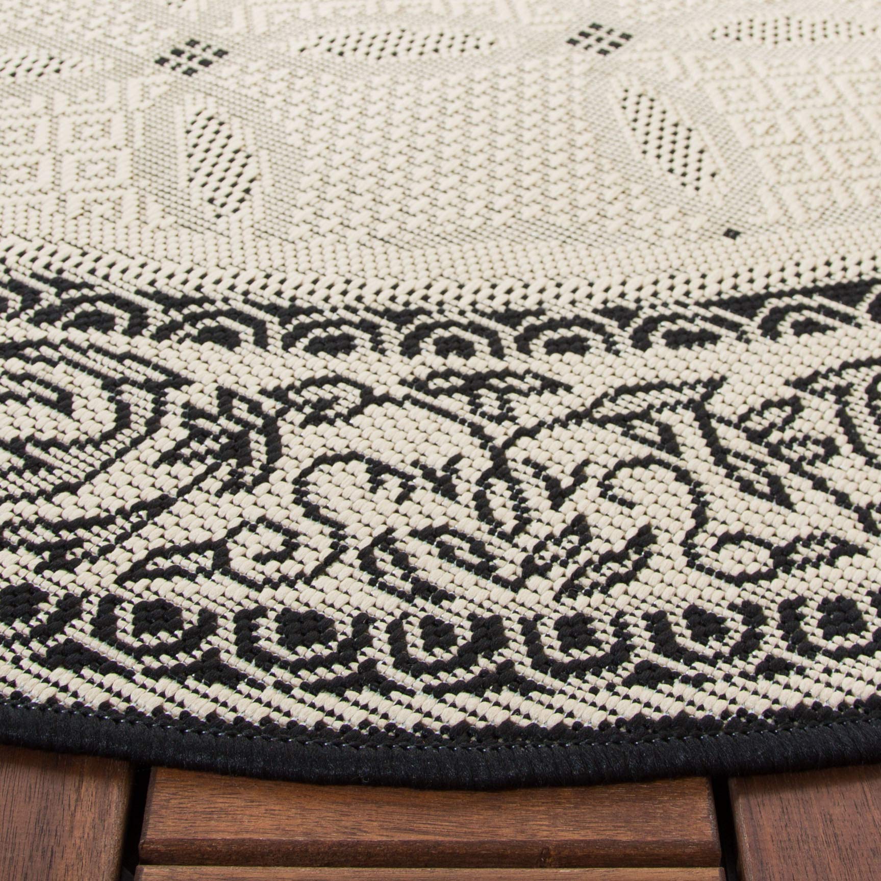SAFAVIEH Courtyard Collection 6'7