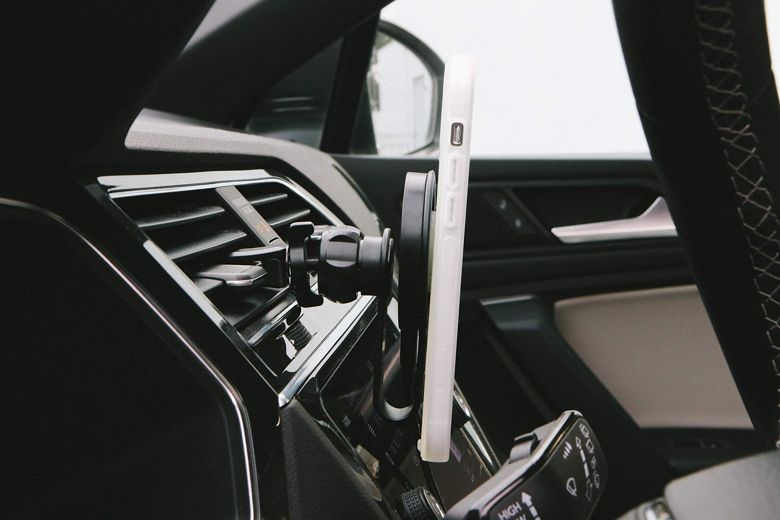 Magnetic Car Mount Wireless Charger - USB-C Phone Holder for Safe Driving