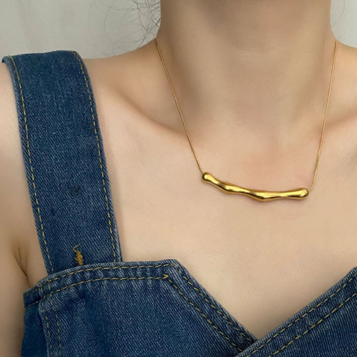 Elegant Irregular Curved Bar Herringbone Chain Necklace - HN2870 | Trendy Layering Jewelry for Women, Perfect for Date Night & Office Wear