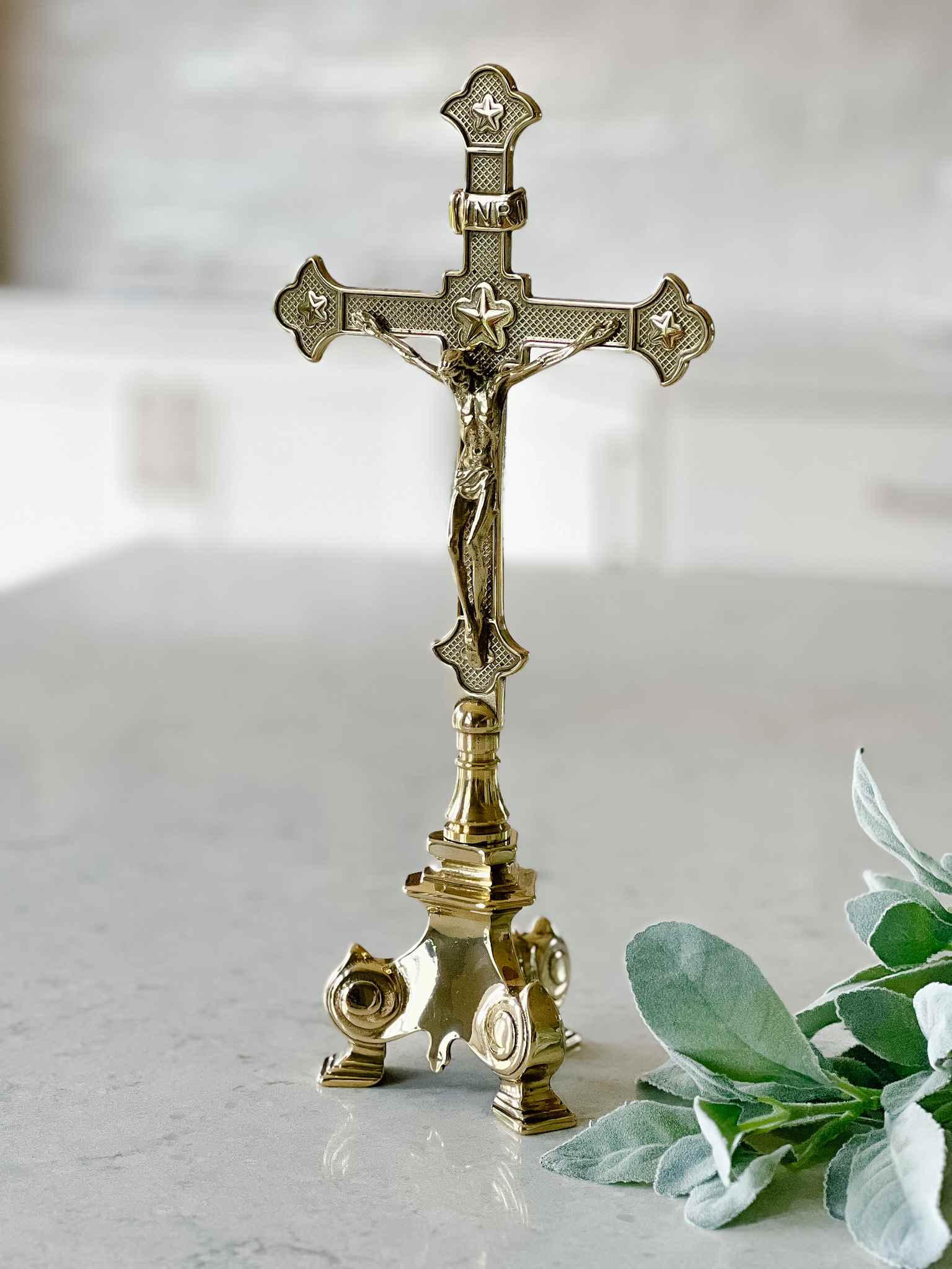 Polished Brass Standing Crucifix - Religious Home Decor for Prayer & Meditation | Perfect for Church Altars, Home Worship & Spiritual Gifts