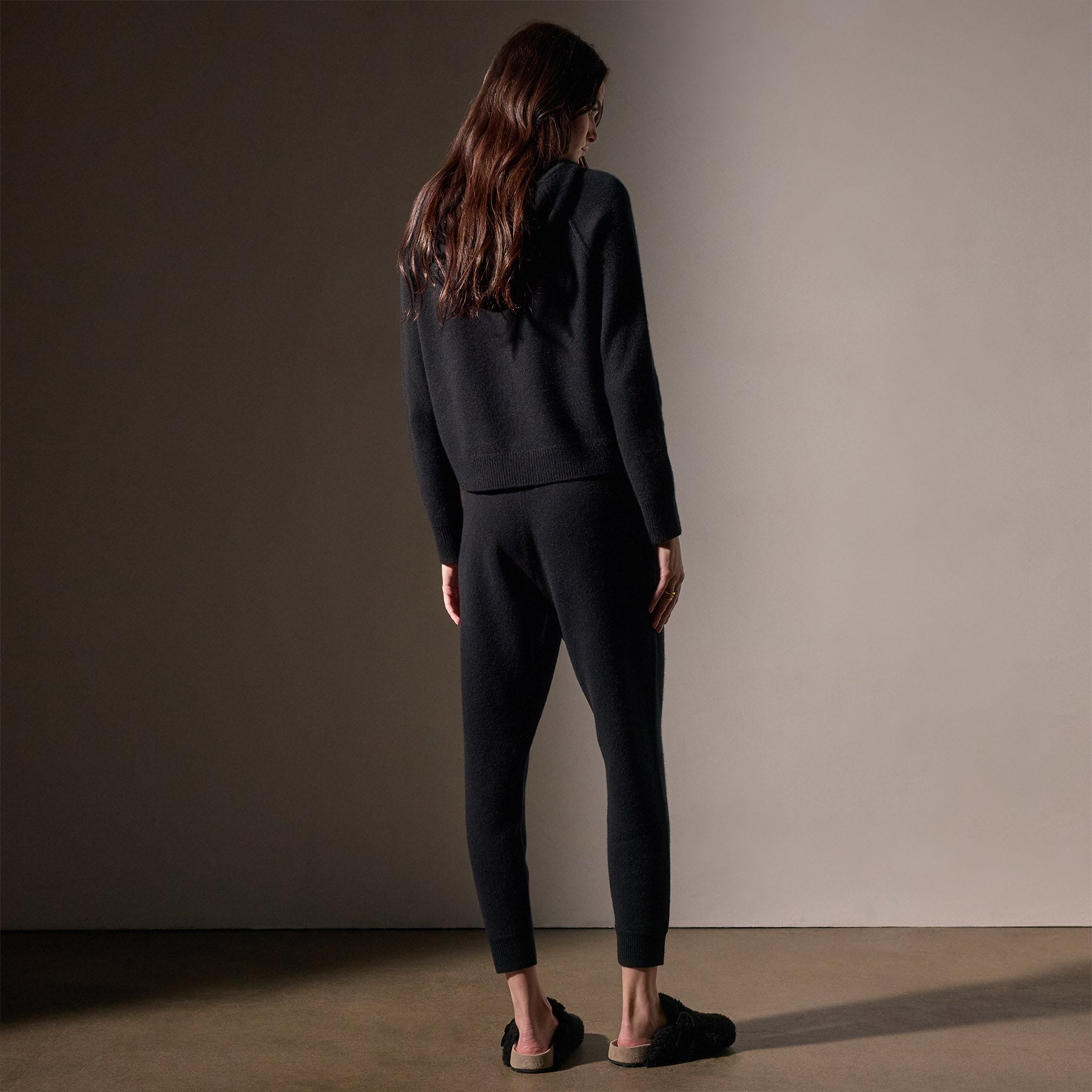 Premium Cashmere Jogger Pants for Women - Soft & Warm Black Lounge Pants - Perfect for Yoga, Travel & Relaxation at Home