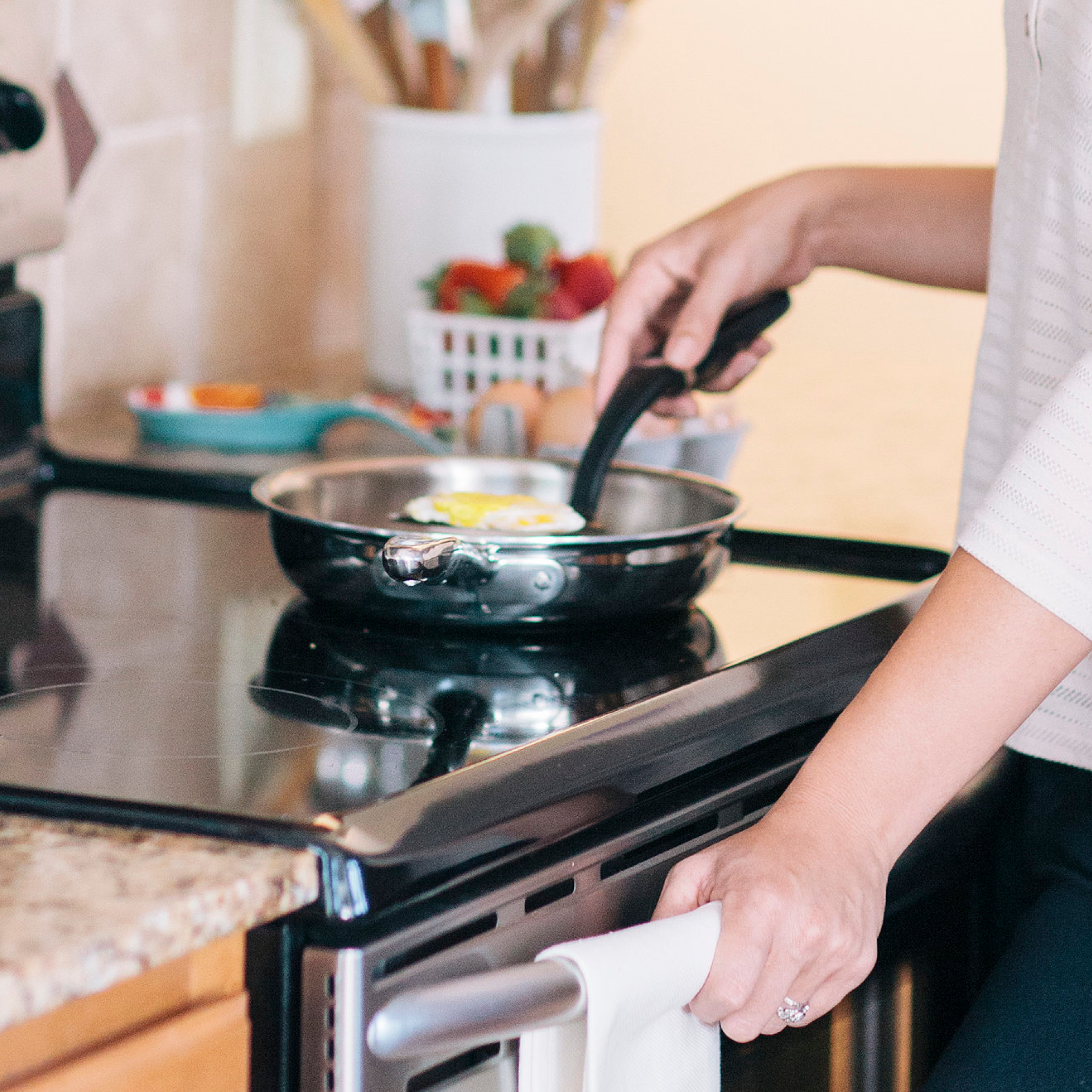 7 Inch Stainless Steel Fry Pan - Nonstick Skillet for Cooking, Frying & Sautéing - Perfect for Eggs, Pancakes & Stir Fry - Oven & Dishwasher Safe