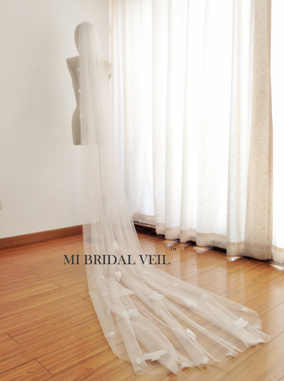 Handmade Boho Wedding Veil with Floral Petals - Elegant Beach Bridal Accessory for Outdoor Ceremonies & Photoshoots