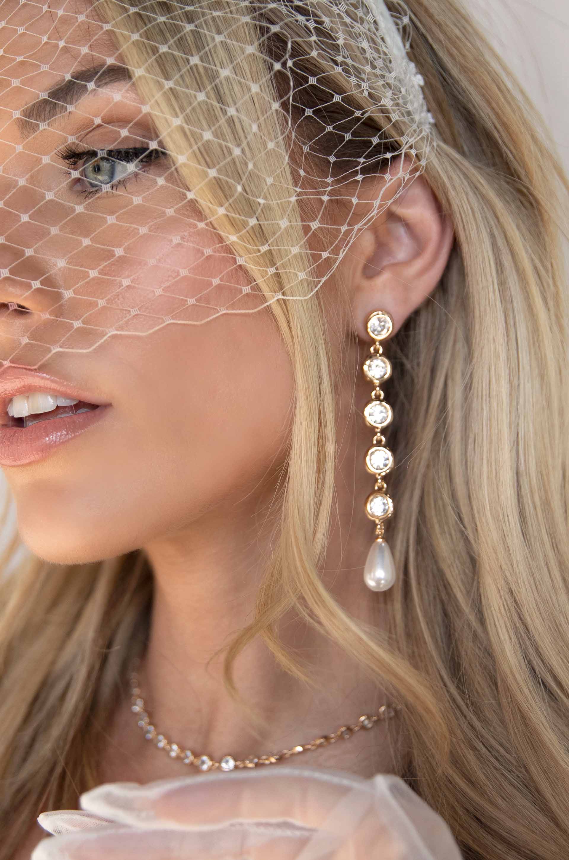 Elegant Modern Crystal and Pearl Dangle Earrings for Women - Fashion Jewelry Gift for Party, Wedding & Special Occasions