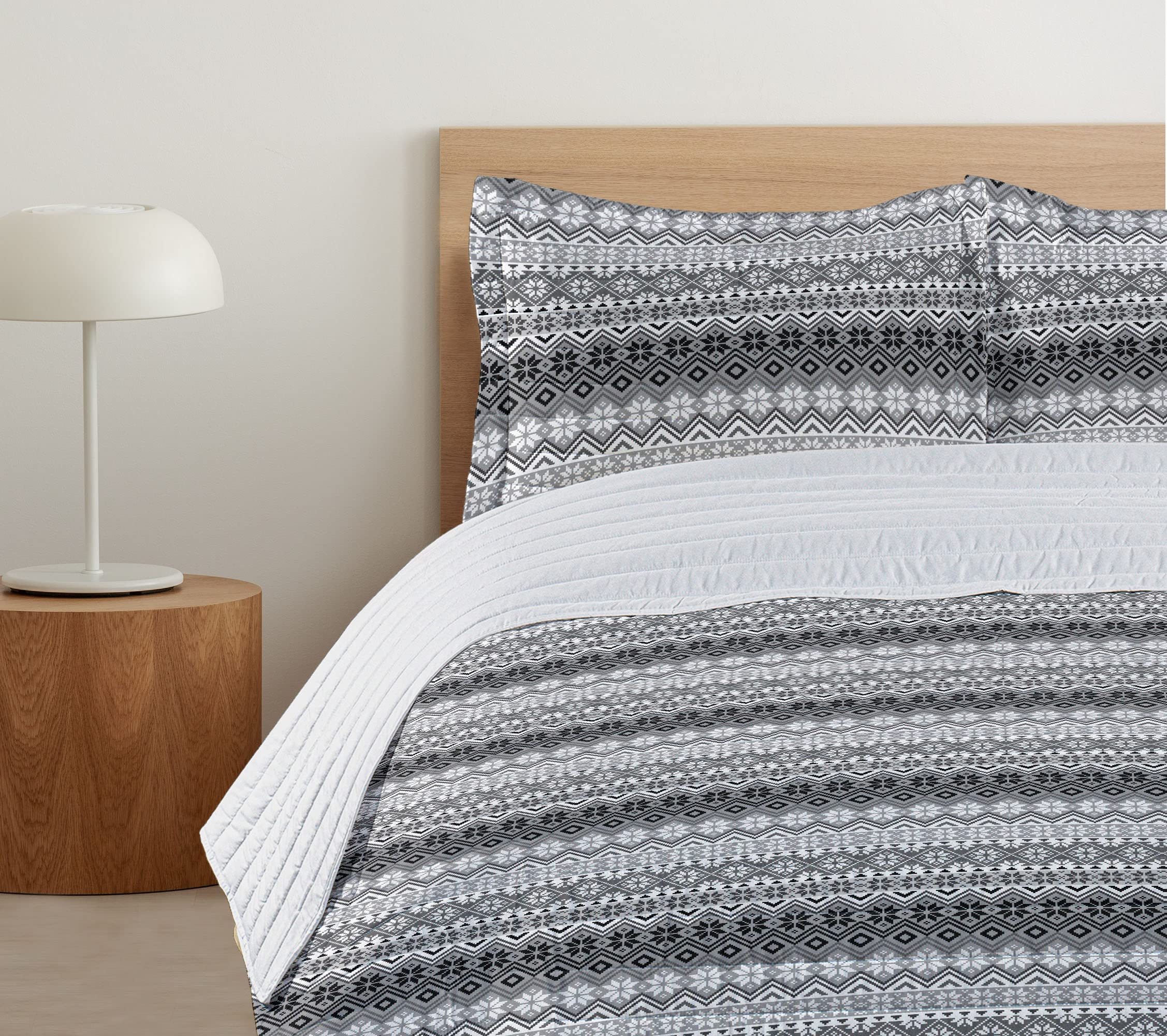 Ambesonne Nordic Microfiber Bedspread Set - Knitting Theme Chevron Pixel Art Scandinavian Design, Soft Queen Size Bedding with Pillow Shams & Comforter in Grey White Black | Perfect for Cozy Bedrooms, Guest Rooms & Modern Home Decor