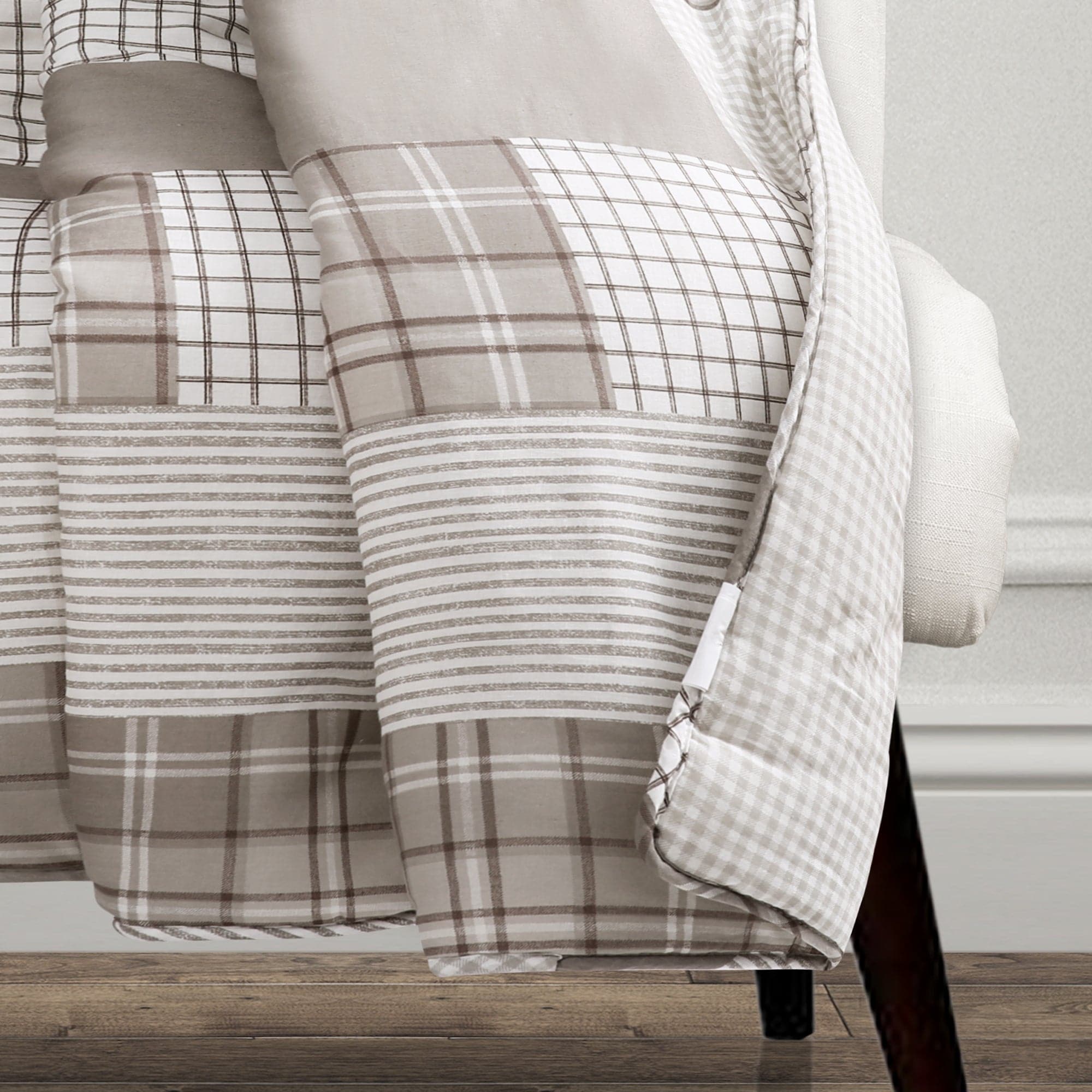 Greenville Throw Blanket - Soft & Cozy Fleece Blanket for Couch, Bed, and Travel - Perfect for Home Decor, Gifts, and Cold Weather Comfort