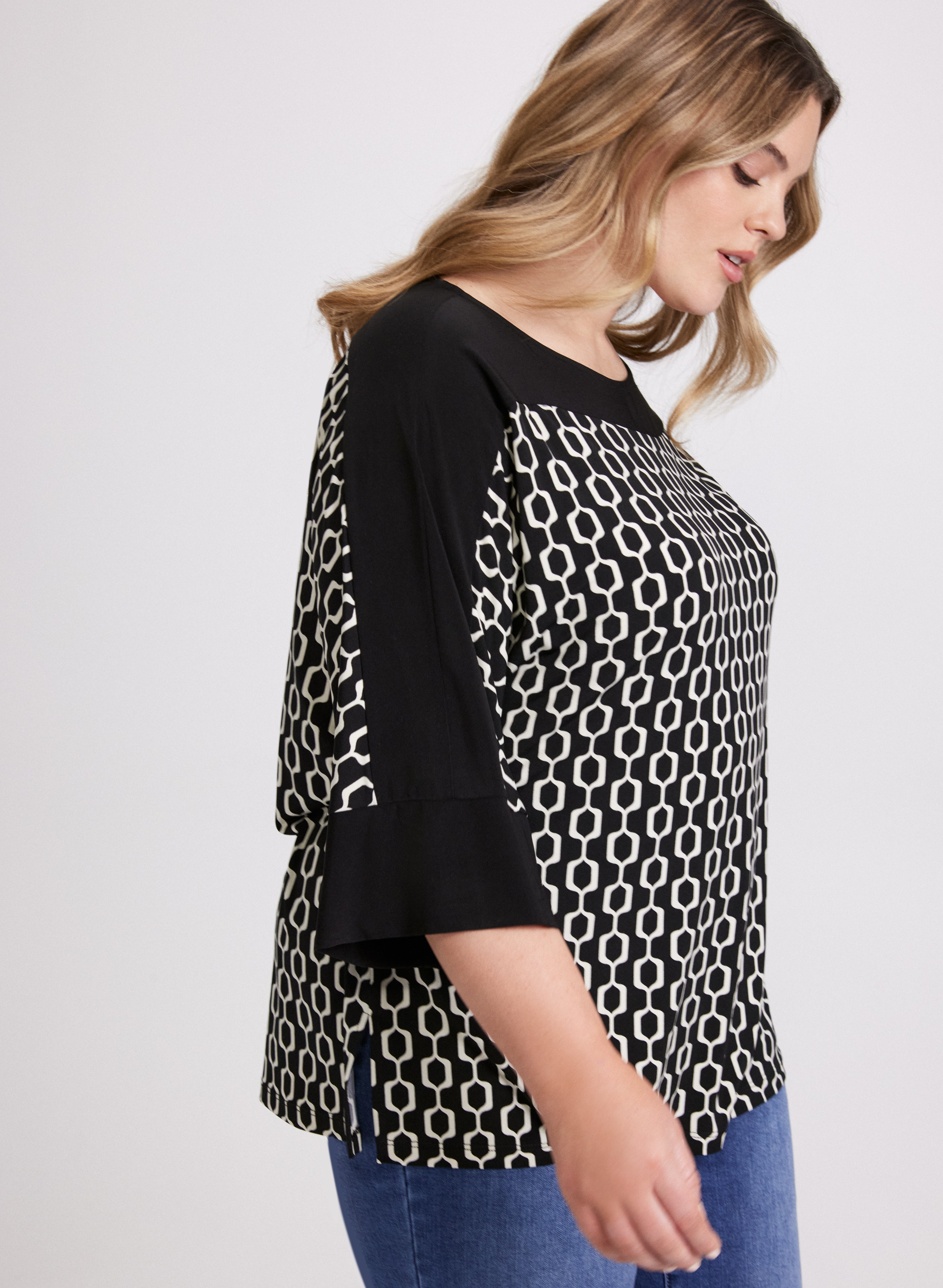 Chain Link Print Women's T-Shirt - Trendy Graphic Tee for Casual Wear & Street Style Outfits