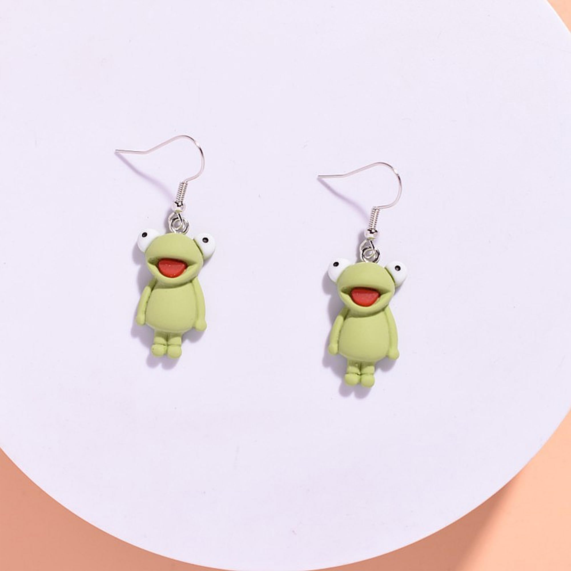 Trendy Green Frog Smiley Face Dangle Earrings - Cute Kawaii Meme Jewelry for Women & Men - Unique Preppy Aesthetic Accessories for Cosplay, Costume Parties & Everyday Wear
