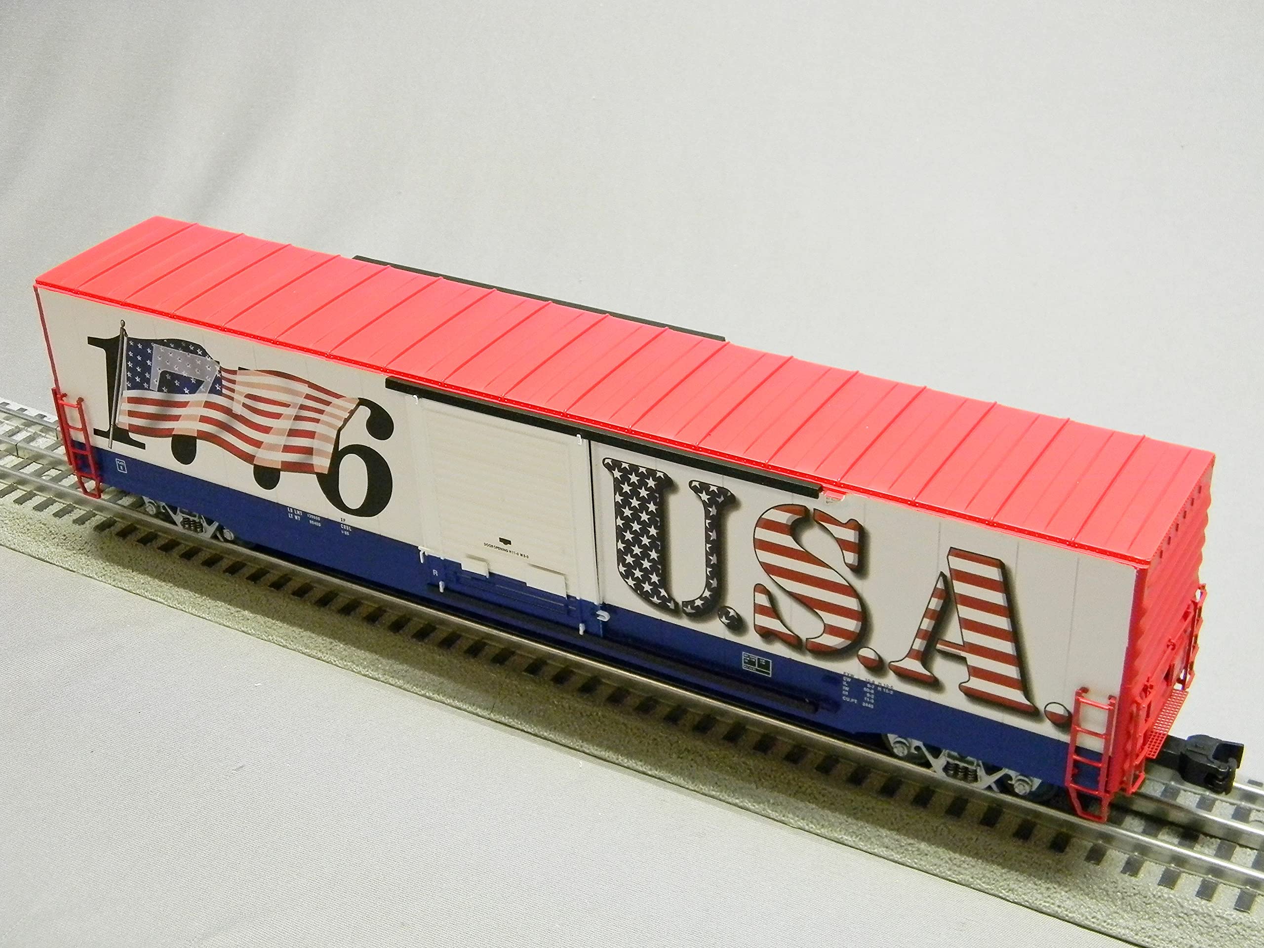 Lionel I Love USA LED Flag 60' BOXCAR - American Patriotic Model Train Car with LED Lights for Holiday Decorations & Railroad Displays