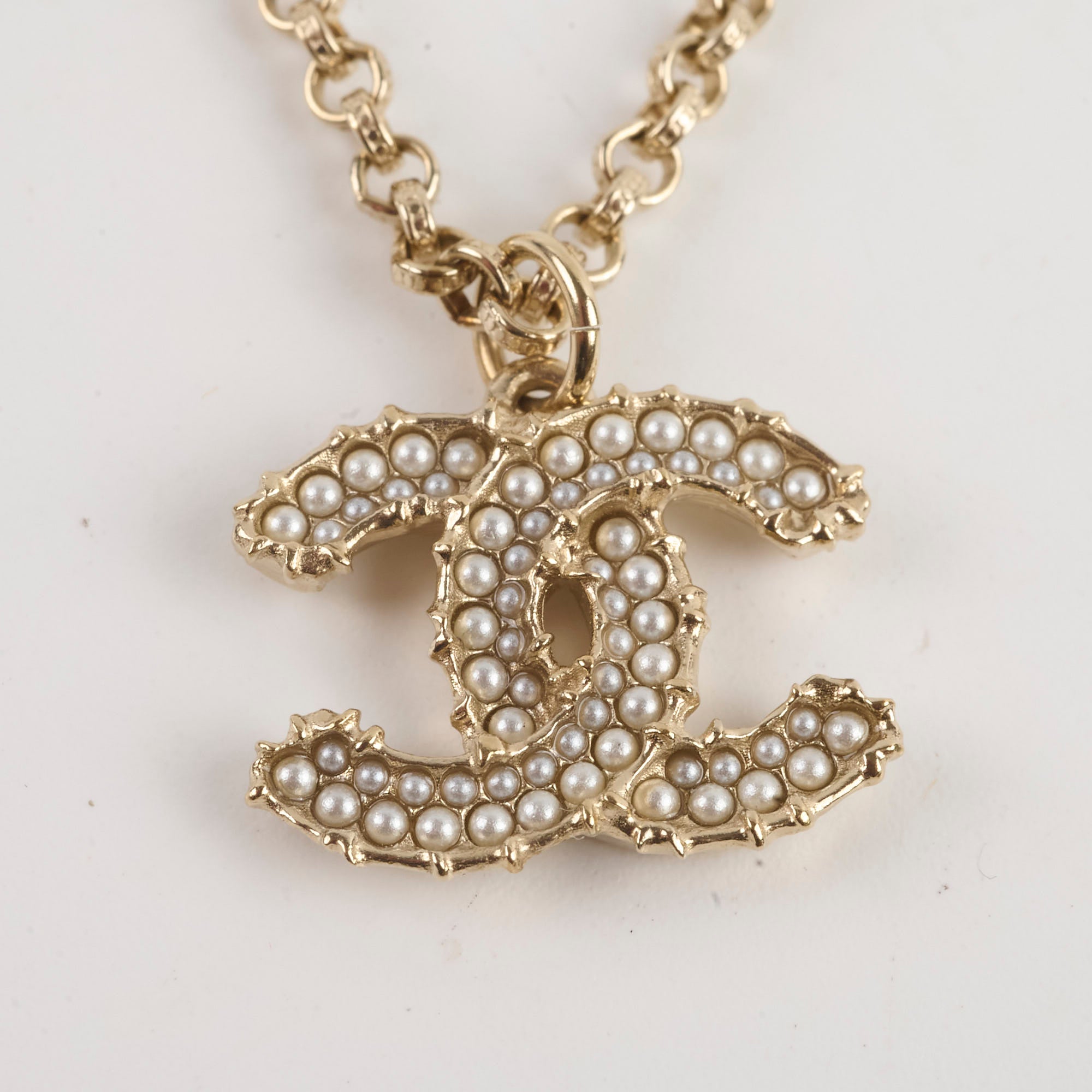Chanel CC Logo Pearl Necklace - Luxury Fashion Jewelry for Women, Perfect for Parties, Weddings & Special Occasions